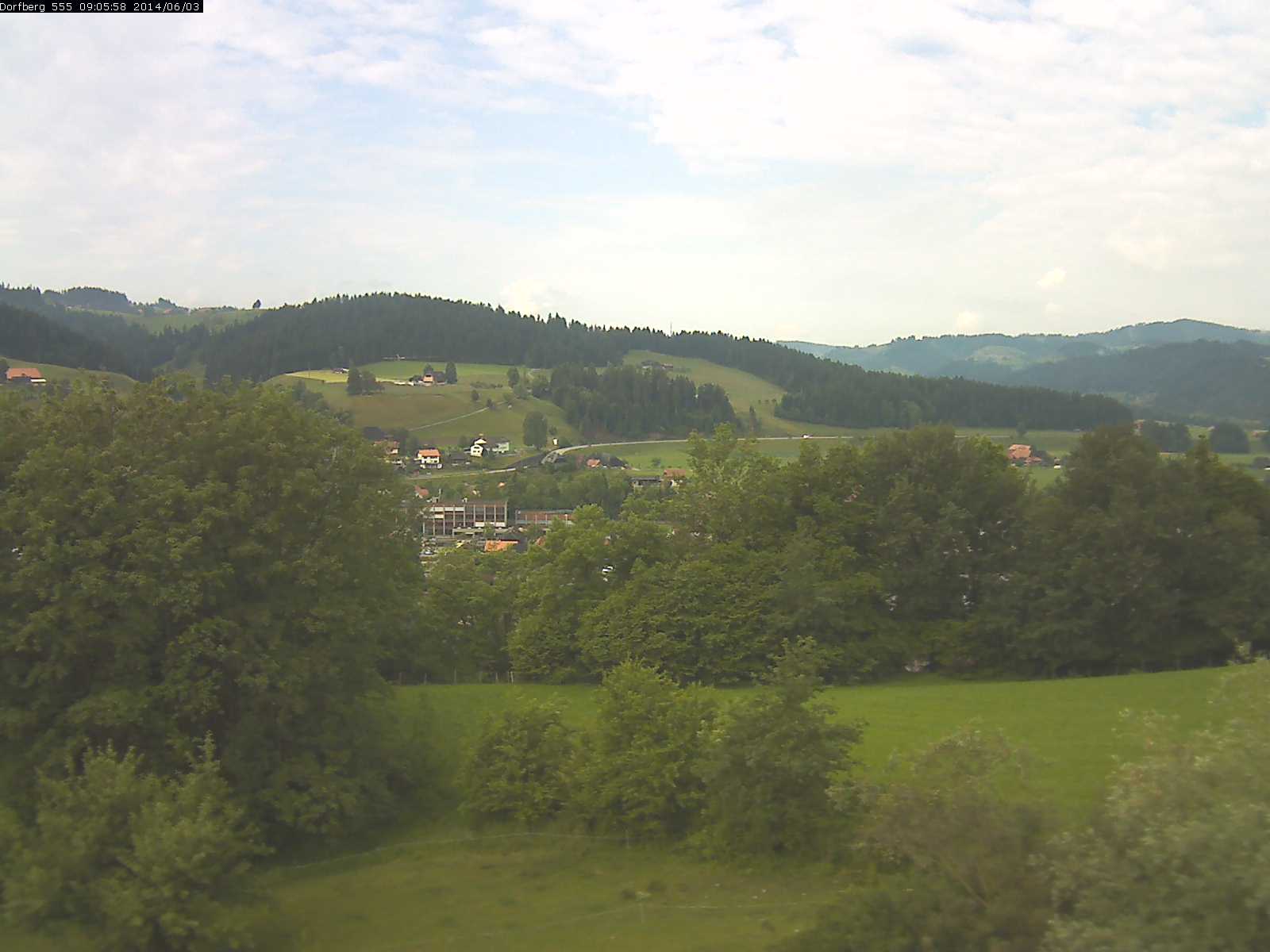 Webcam-Bild: Aussicht vom Dorfberg in Langnau 20140603-090600