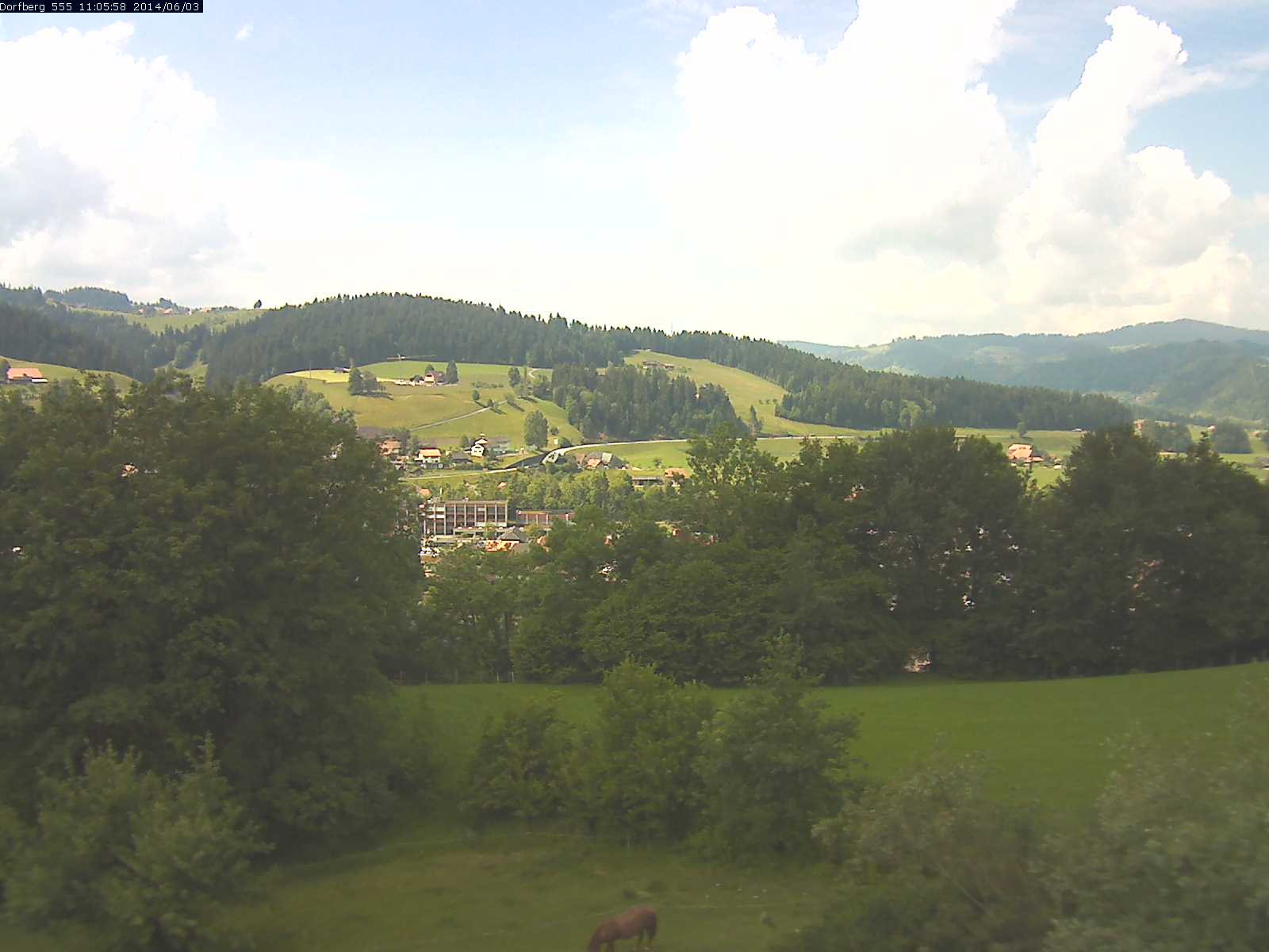 Webcam-Bild: Aussicht vom Dorfberg in Langnau 20140603-110600