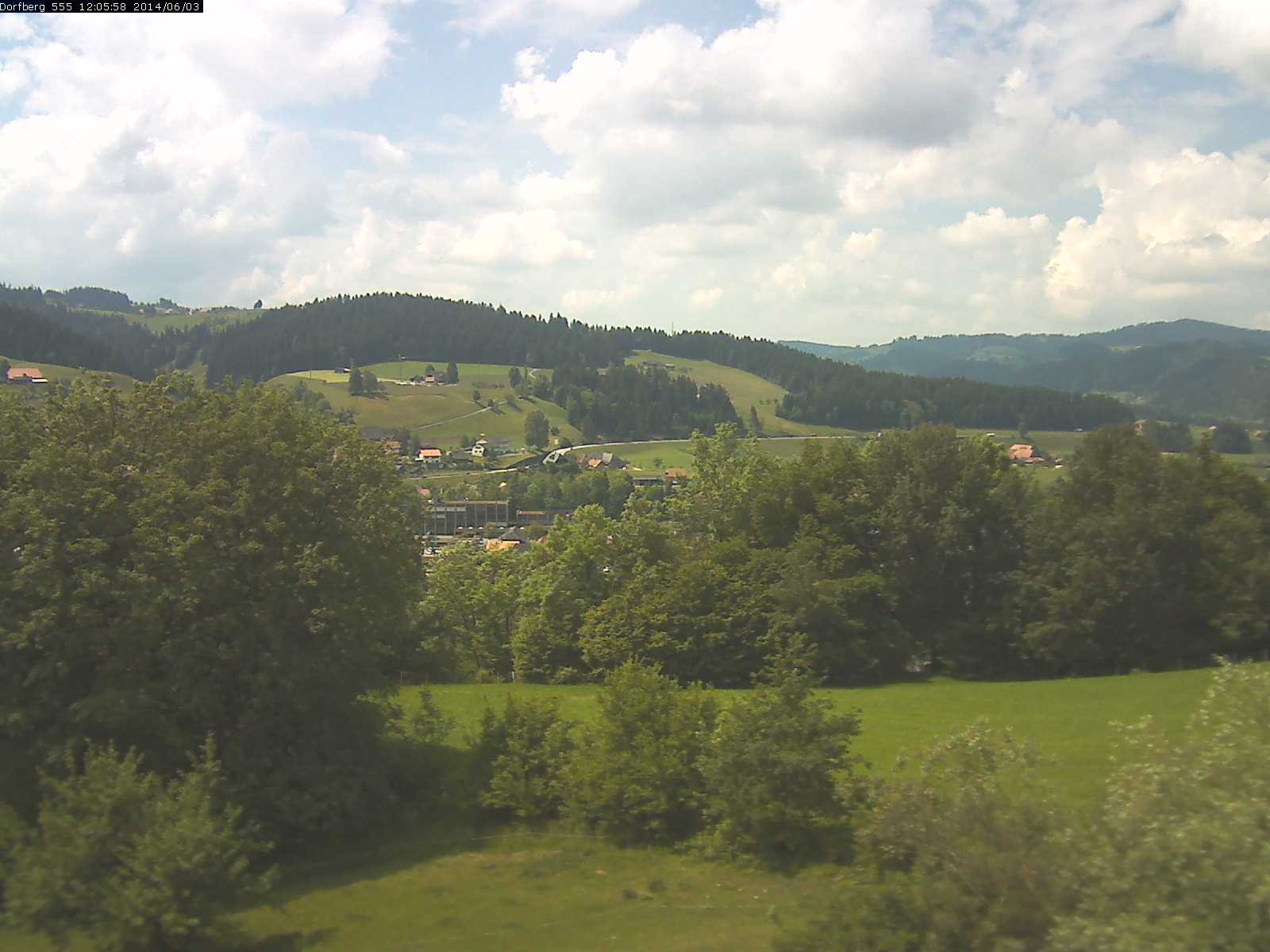 Webcam-Bild: Aussicht vom Dorfberg in Langnau 20140603-120600