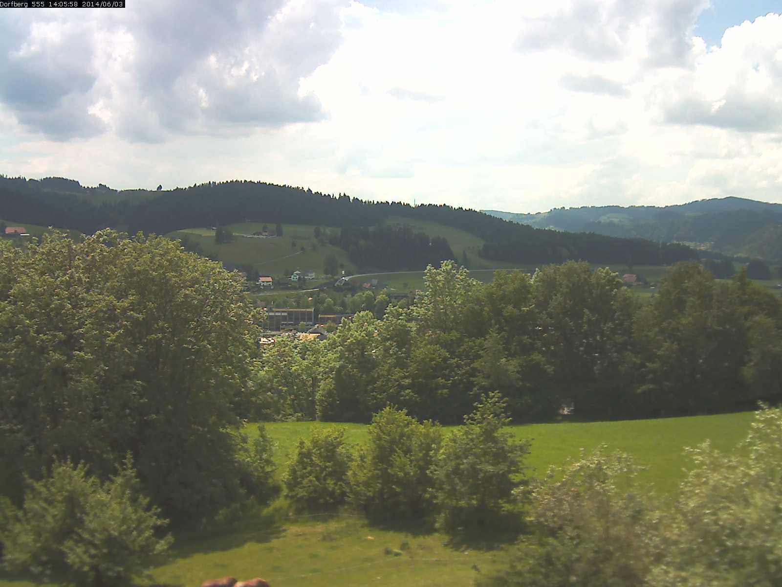 Webcam-Bild: Aussicht vom Dorfberg in Langnau 20140603-140600