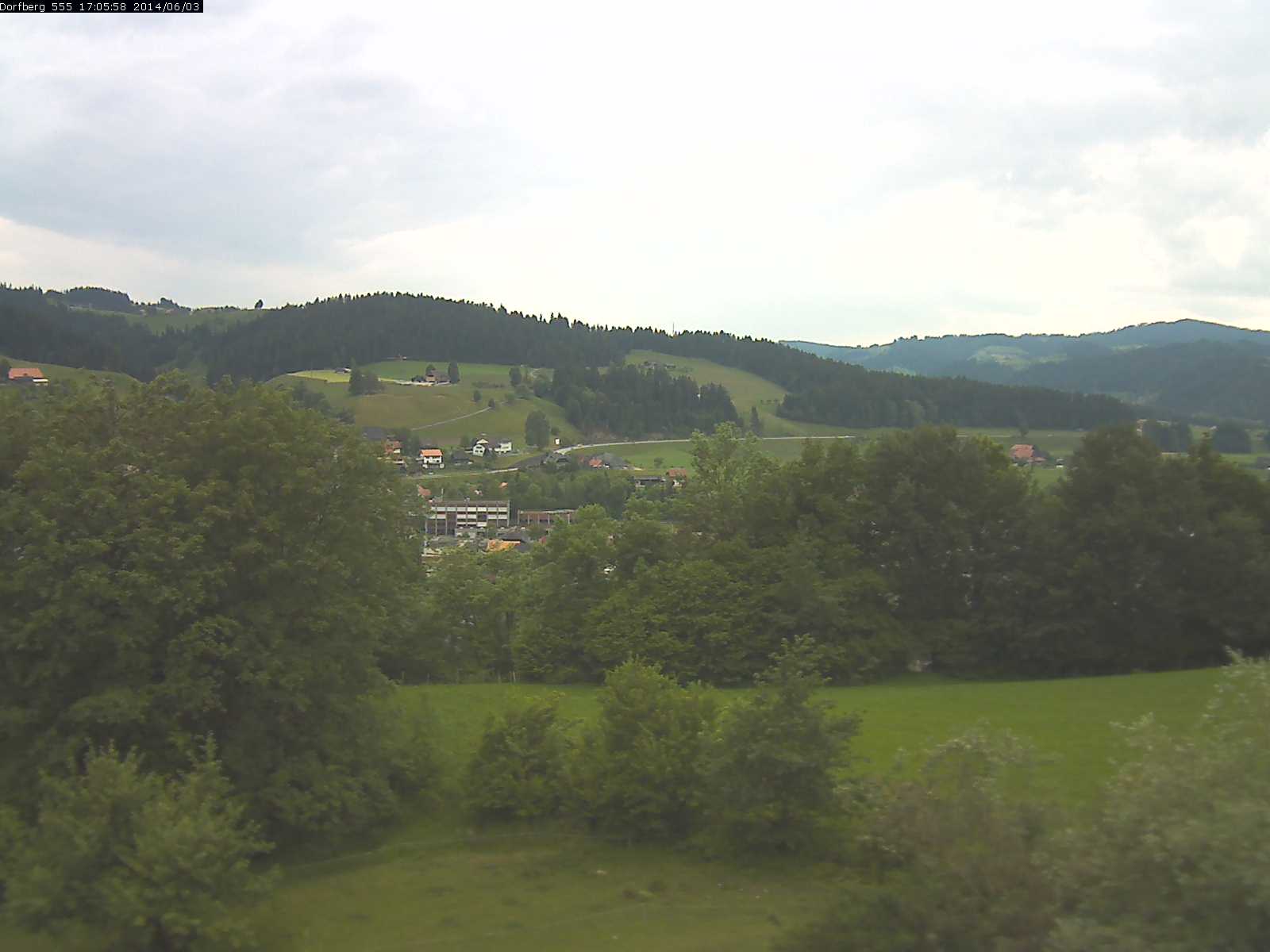 Webcam-Bild: Aussicht vom Dorfberg in Langnau 20140603-170600