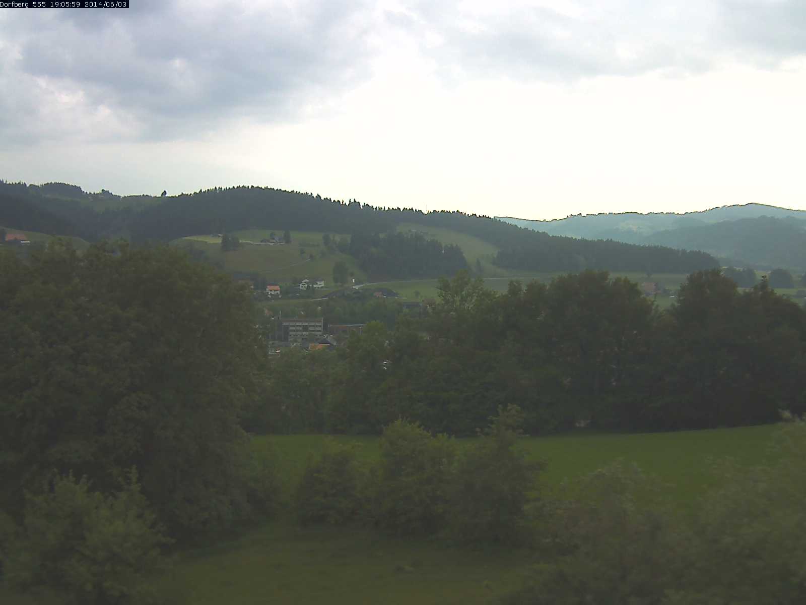 Webcam-Bild: Aussicht vom Dorfberg in Langnau 20140603-190600