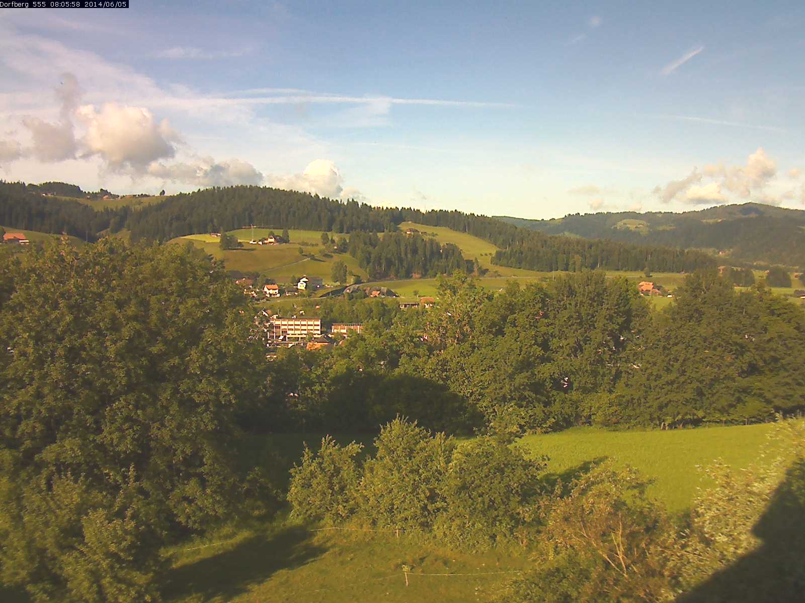 Webcam-Bild: Aussicht vom Dorfberg in Langnau 20140605-080600