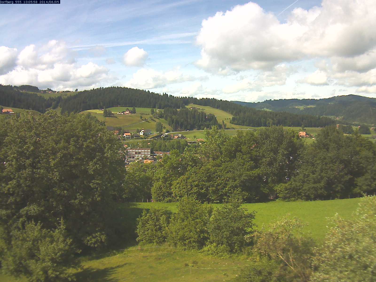Webcam-Bild: Aussicht vom Dorfberg in Langnau 20140605-100600