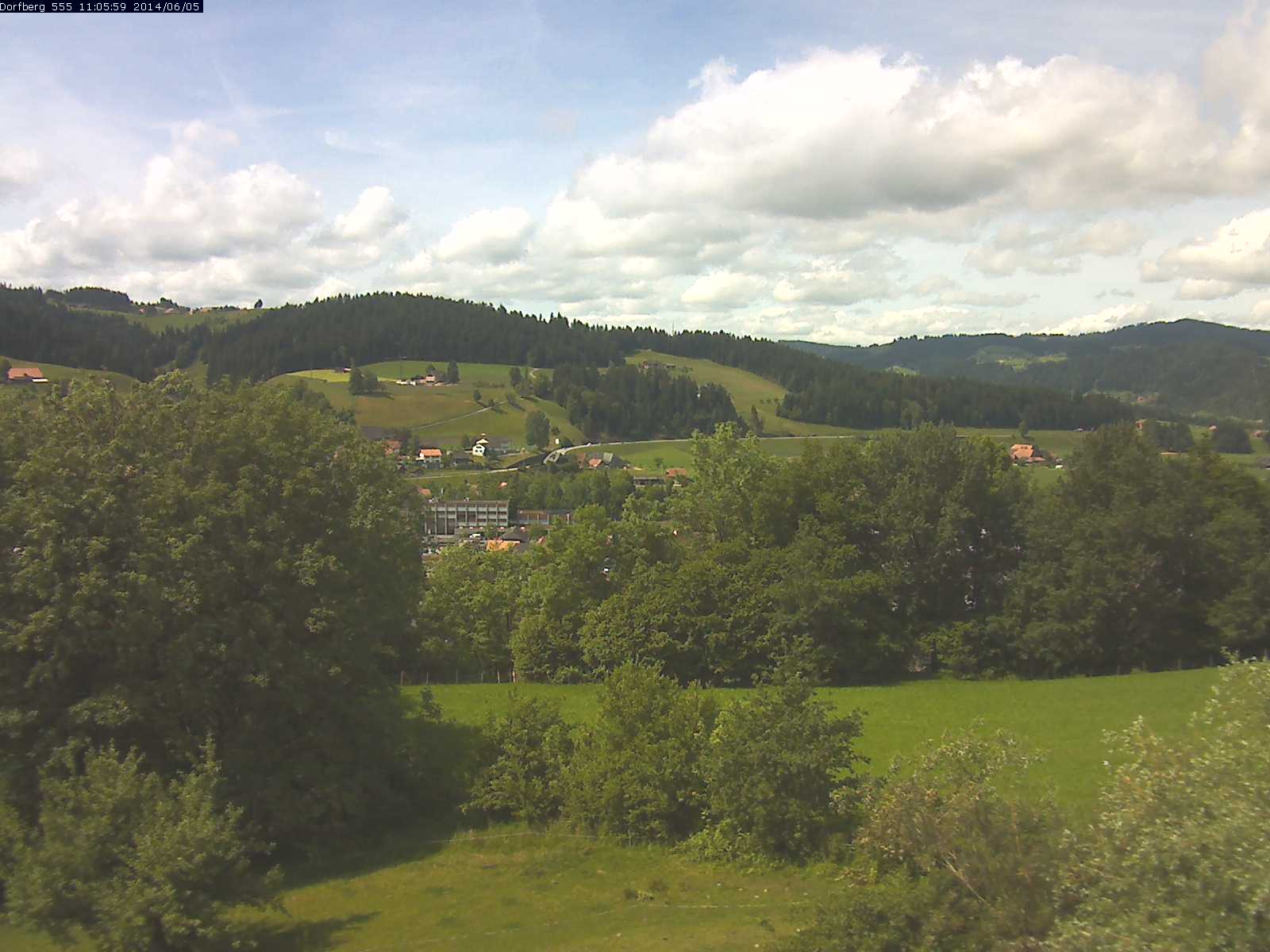 Webcam-Bild: Aussicht vom Dorfberg in Langnau 20140605-110600