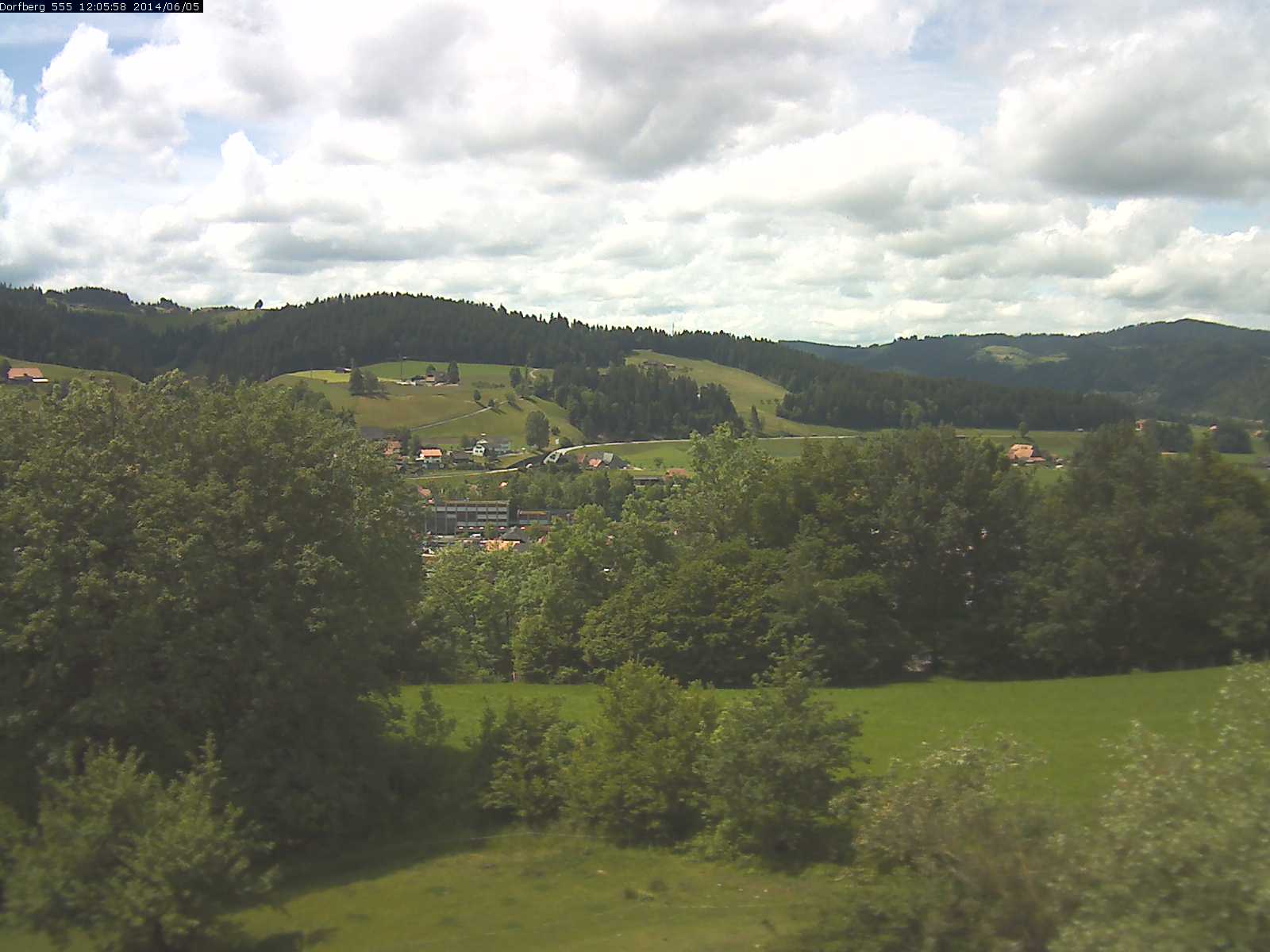 Webcam-Bild: Aussicht vom Dorfberg in Langnau 20140605-120600