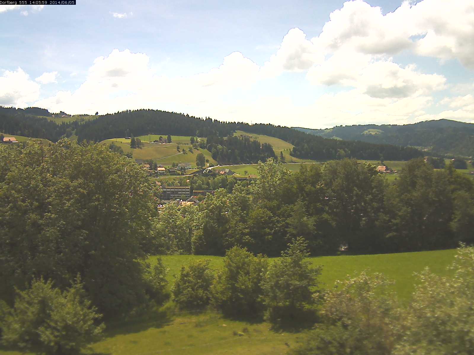 Webcam-Bild: Aussicht vom Dorfberg in Langnau 20140605-140600