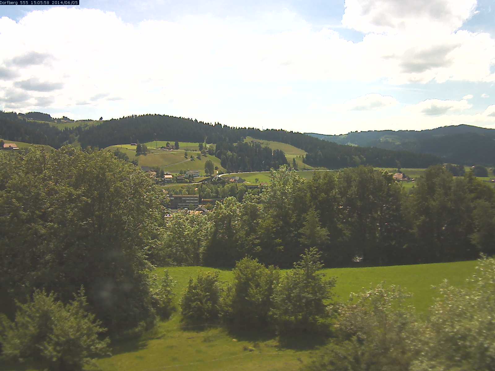 Webcam-Bild: Aussicht vom Dorfberg in Langnau 20140605-150600