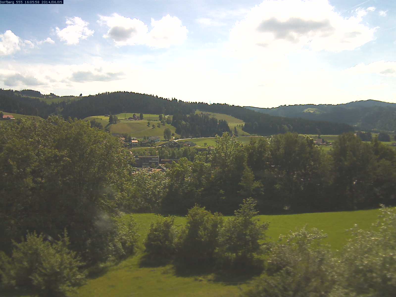 Webcam-Bild: Aussicht vom Dorfberg in Langnau 20140605-160600