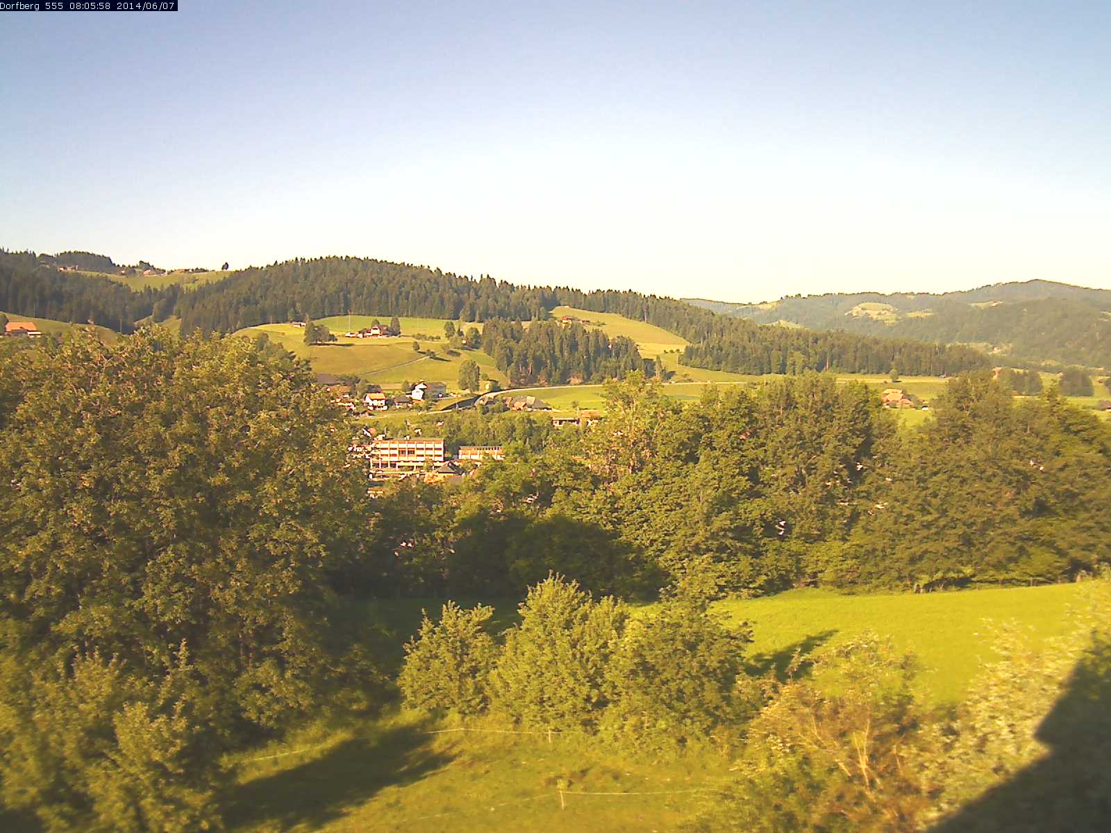 Webcam-Bild: Aussicht vom Dorfberg in Langnau 20140607-080600