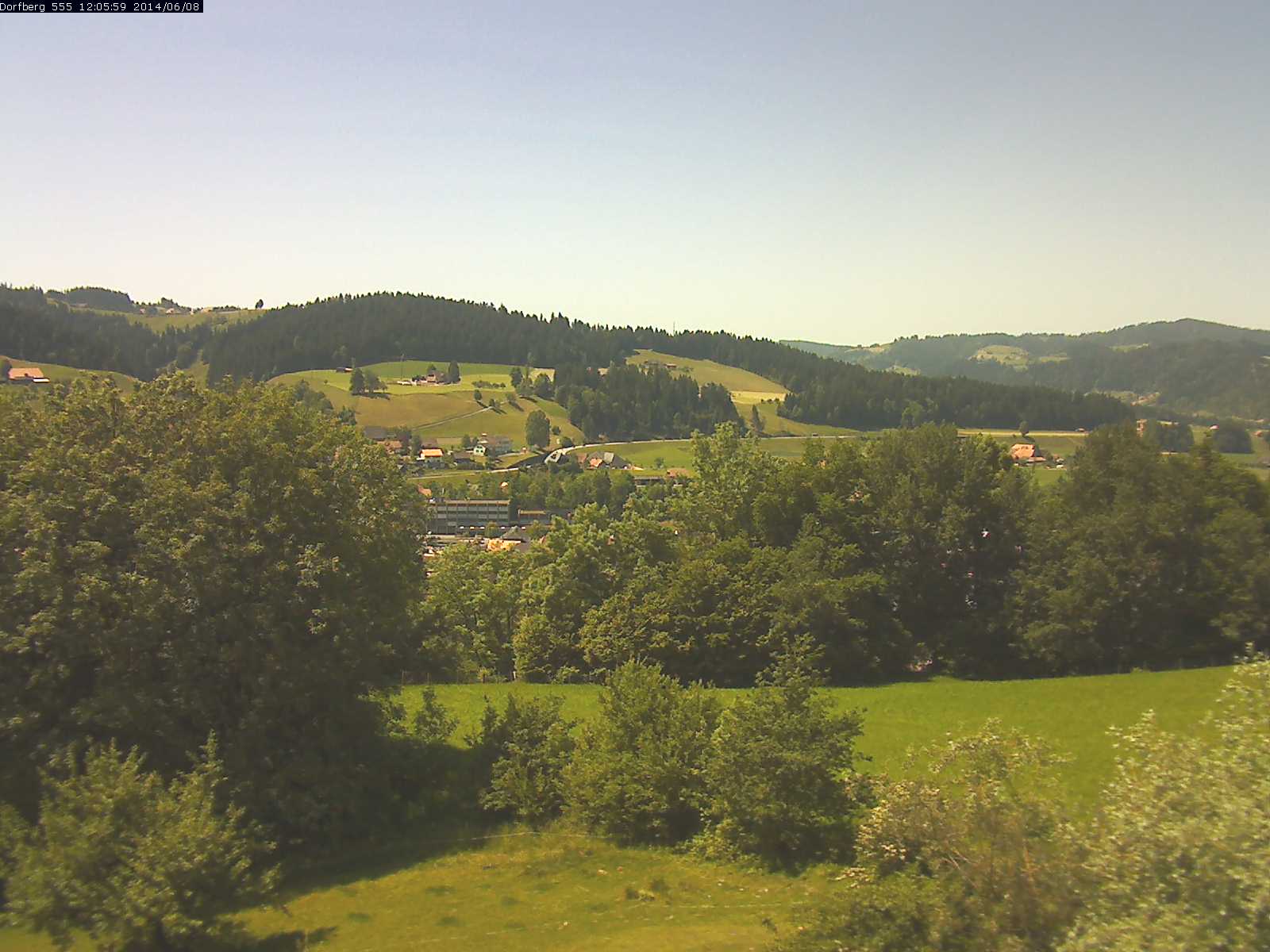 Webcam-Bild: Aussicht vom Dorfberg in Langnau 20140608-120600