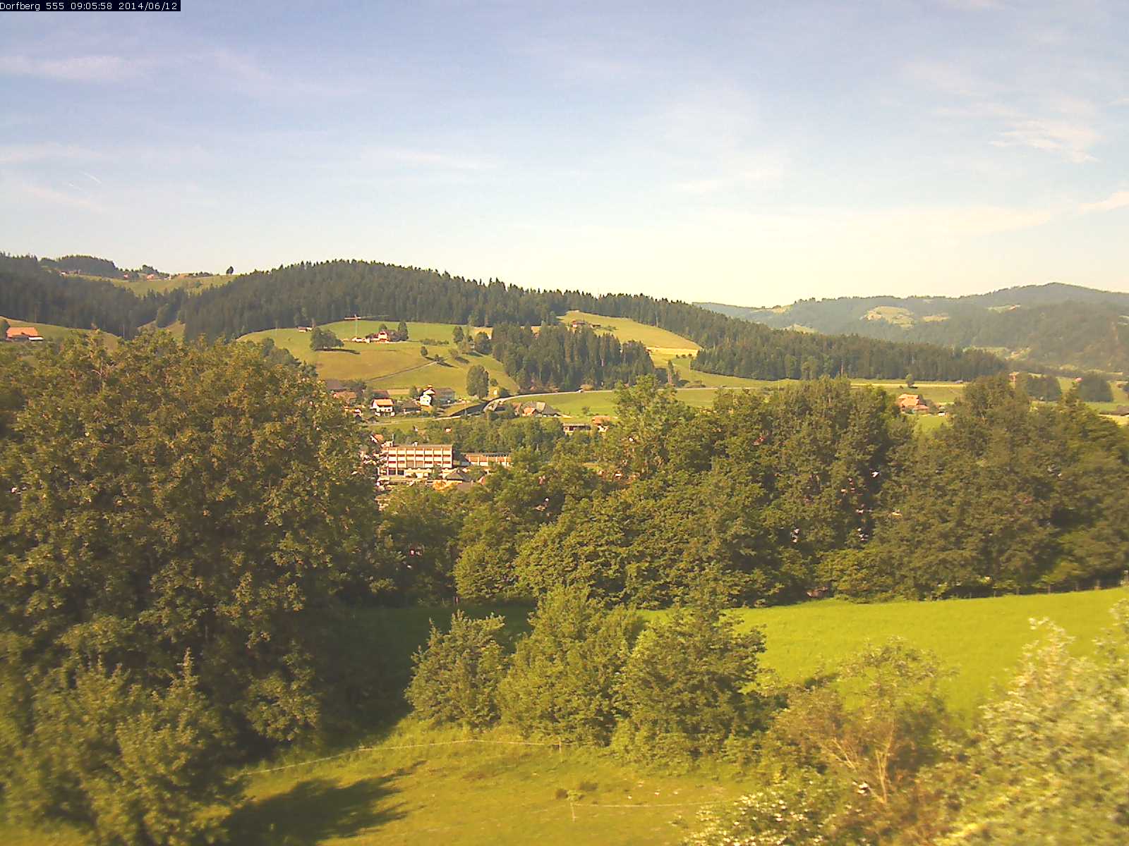 Webcam-Bild: Aussicht vom Dorfberg in Langnau 20140612-090600