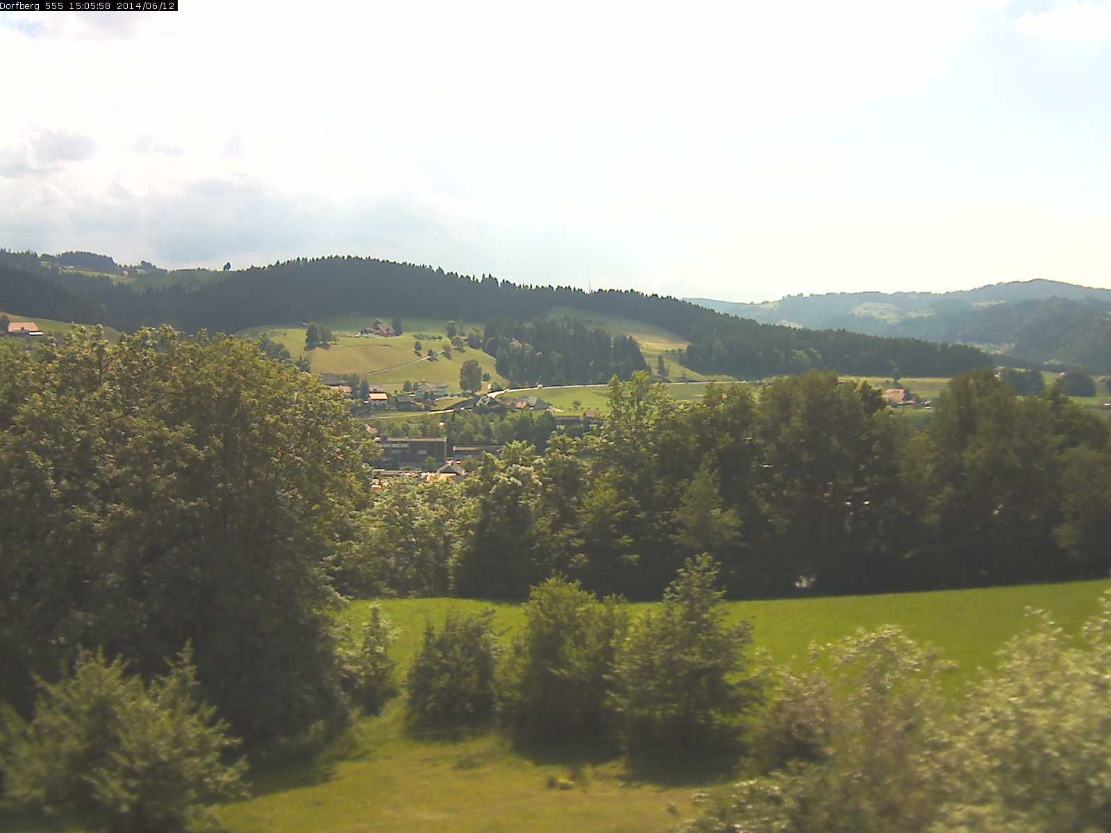 Webcam-Bild: Aussicht vom Dorfberg in Langnau 20140612-150600