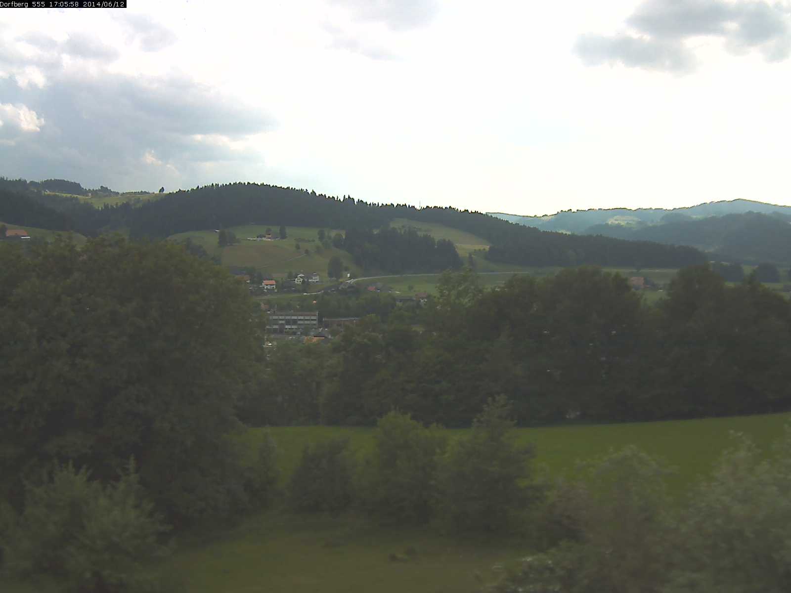 Webcam-Bild: Aussicht vom Dorfberg in Langnau 20140612-170600
