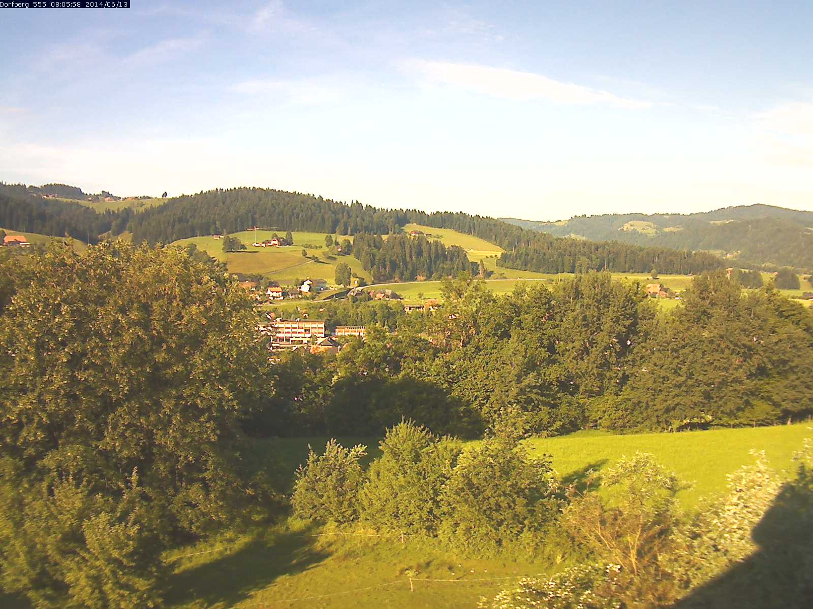 Webcam-Bild: Aussicht vom Dorfberg in Langnau 20140613-080600