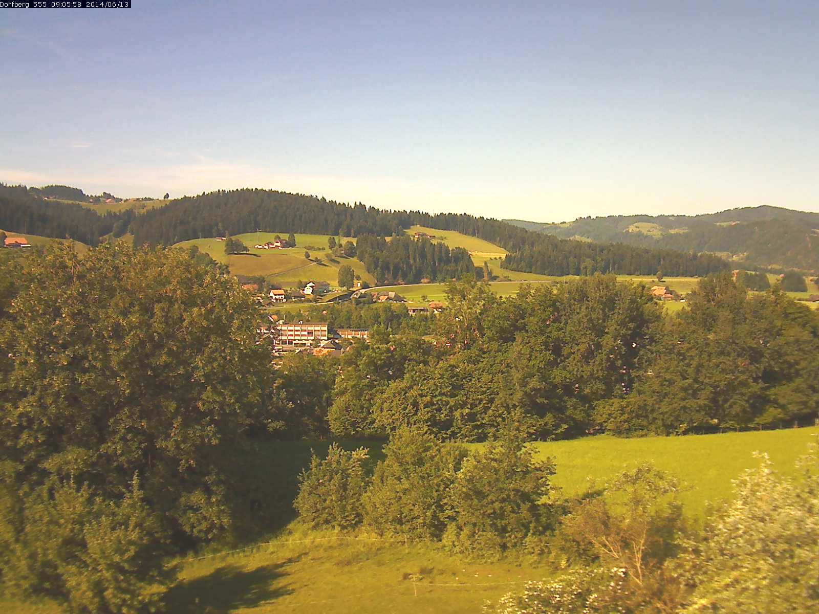 Webcam-Bild: Aussicht vom Dorfberg in Langnau 20140613-090600