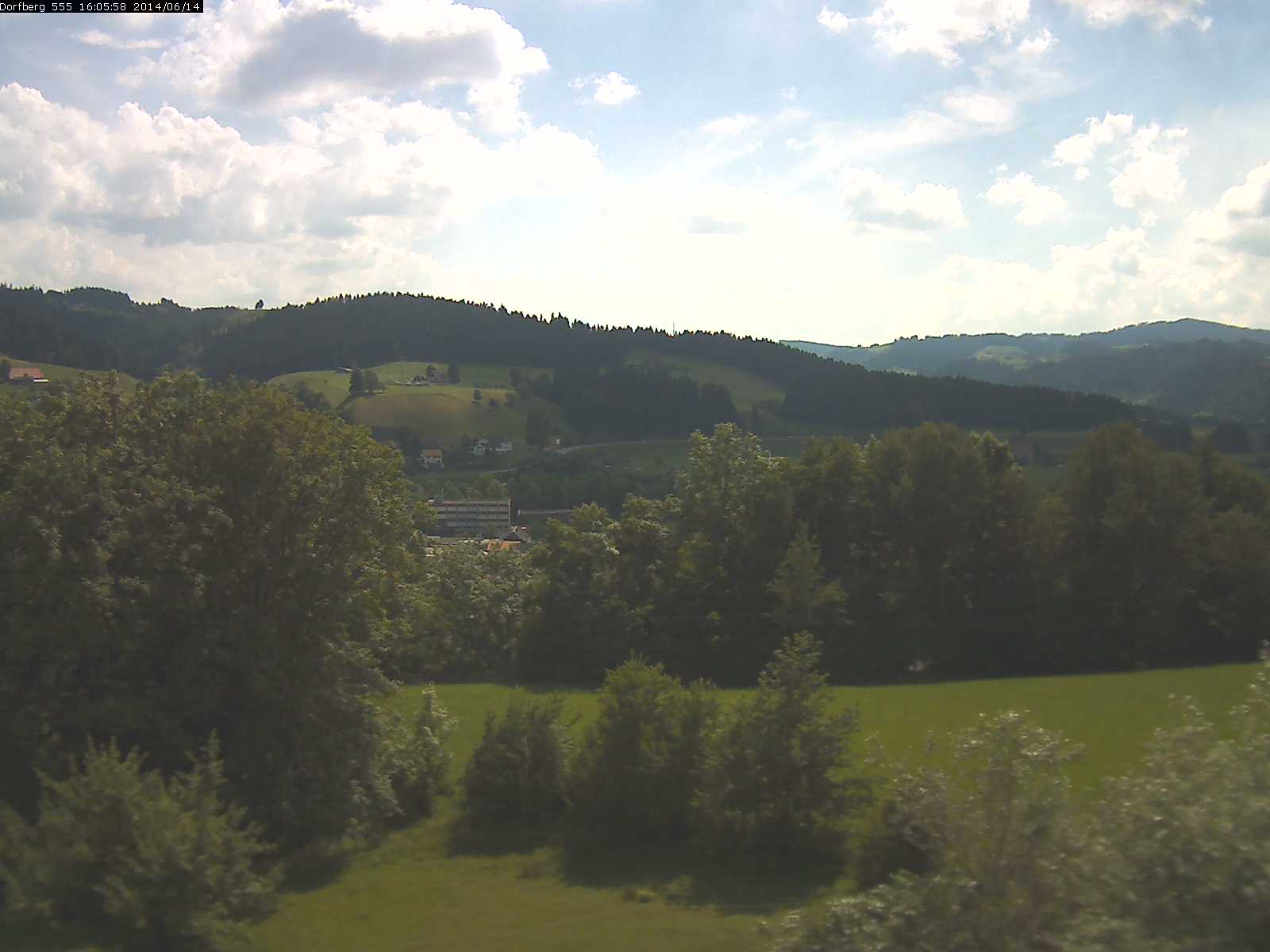Webcam-Bild: Aussicht vom Dorfberg in Langnau 20140614-160600