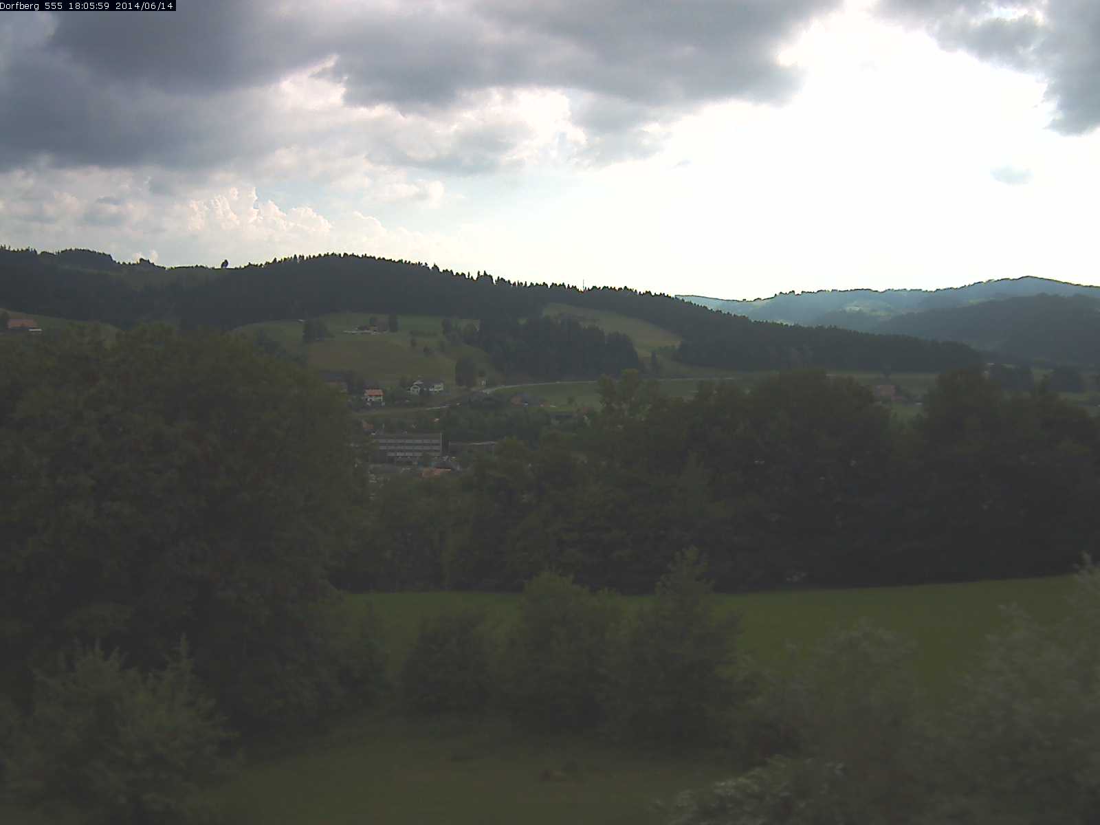 Webcam-Bild: Aussicht vom Dorfberg in Langnau 20140614-180600
