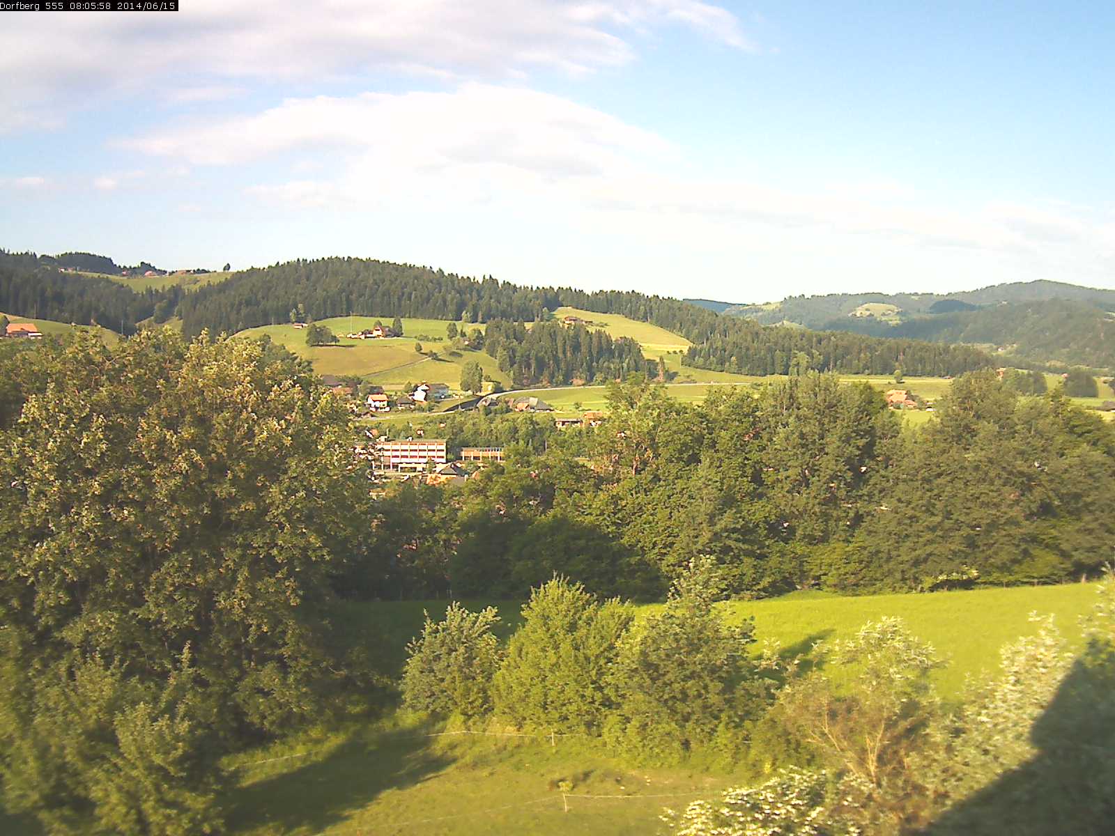 Webcam-Bild: Aussicht vom Dorfberg in Langnau 20140615-080600