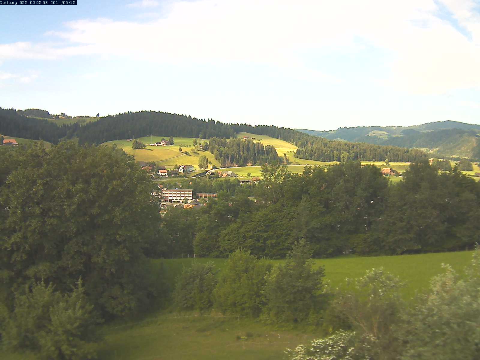 Webcam-Bild: Aussicht vom Dorfberg in Langnau 20140615-090600