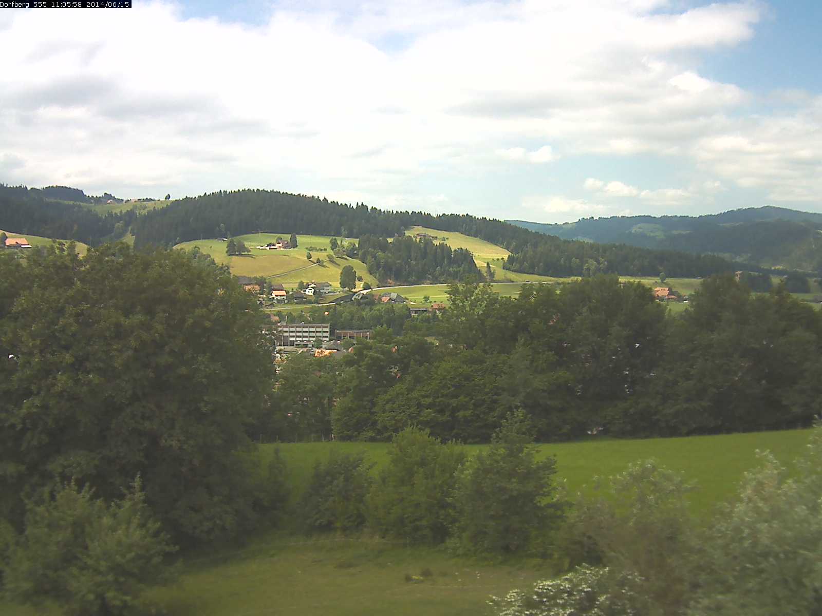 Webcam-Bild: Aussicht vom Dorfberg in Langnau 20140615-110600