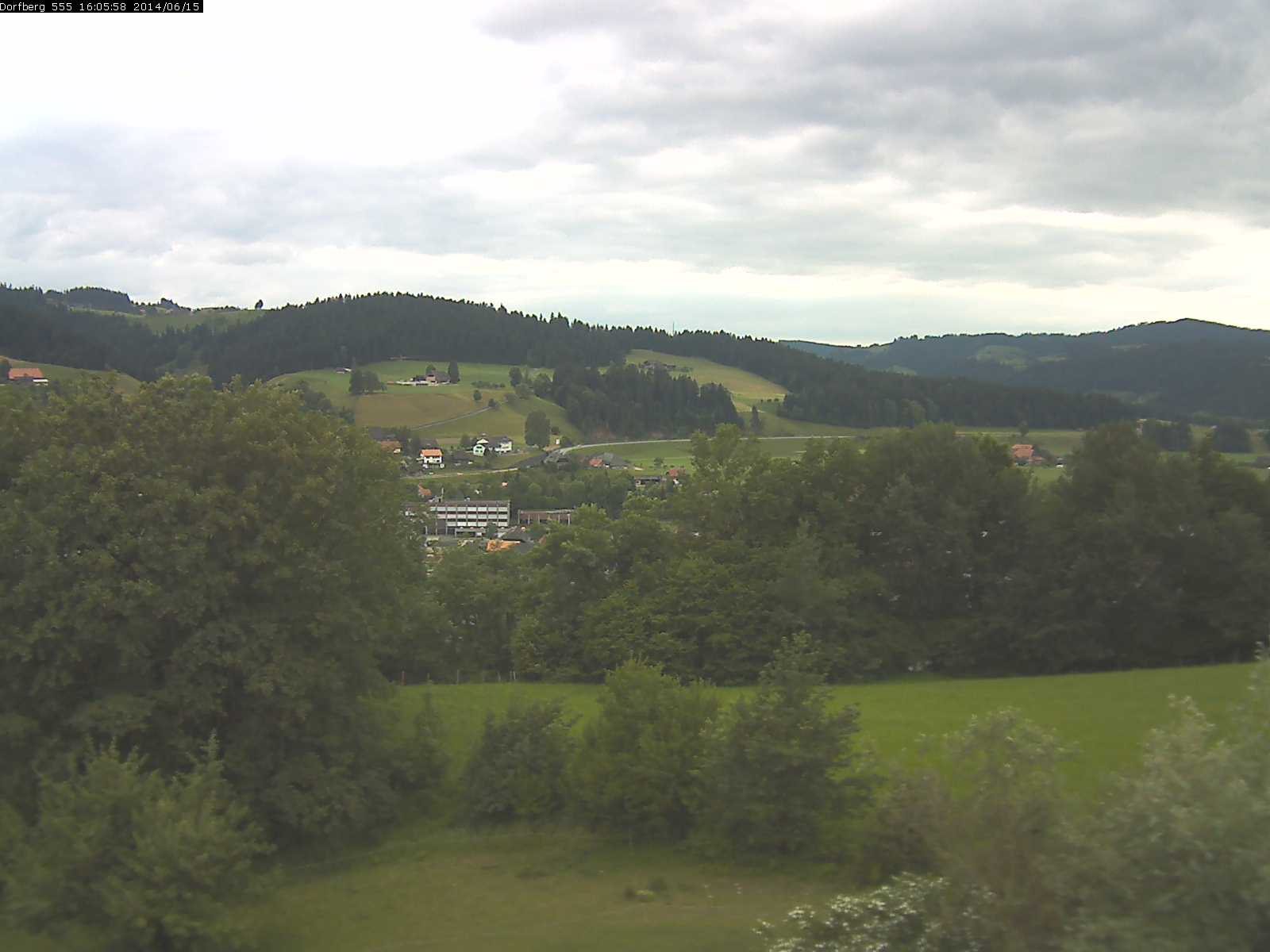 Webcam-Bild: Aussicht vom Dorfberg in Langnau 20140615-160600