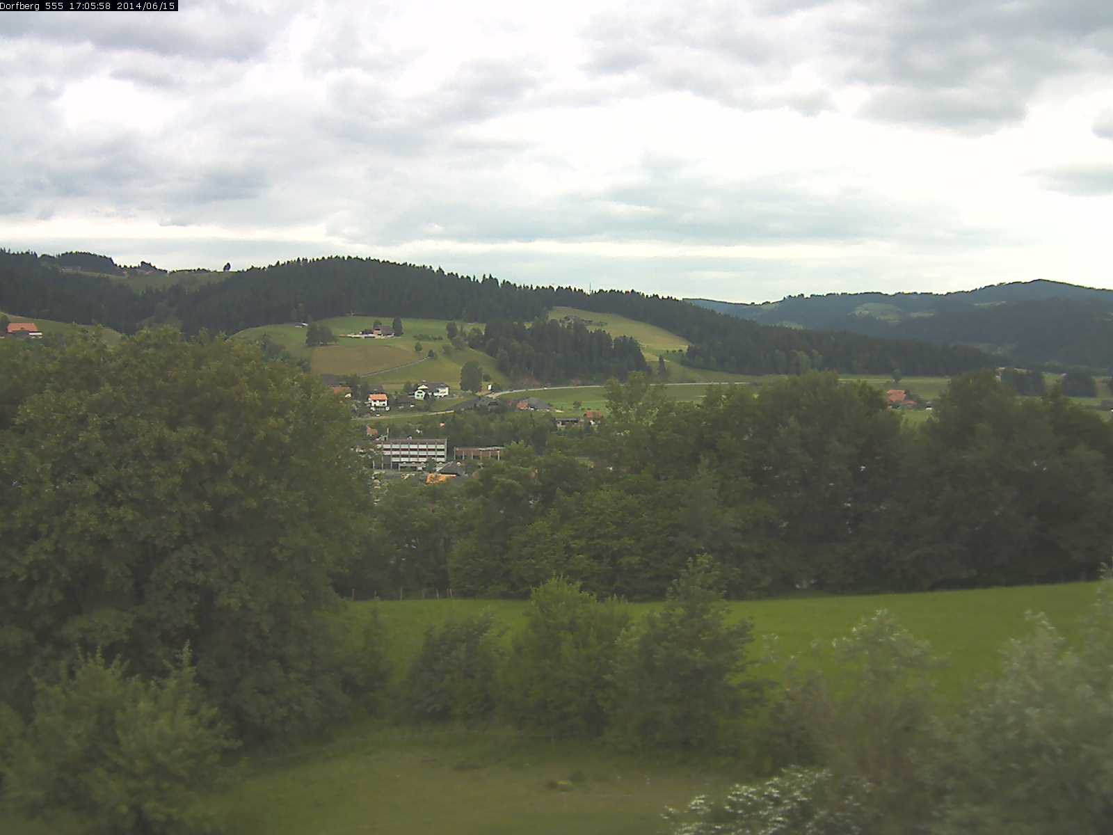 Webcam-Bild: Aussicht vom Dorfberg in Langnau 20140615-170600