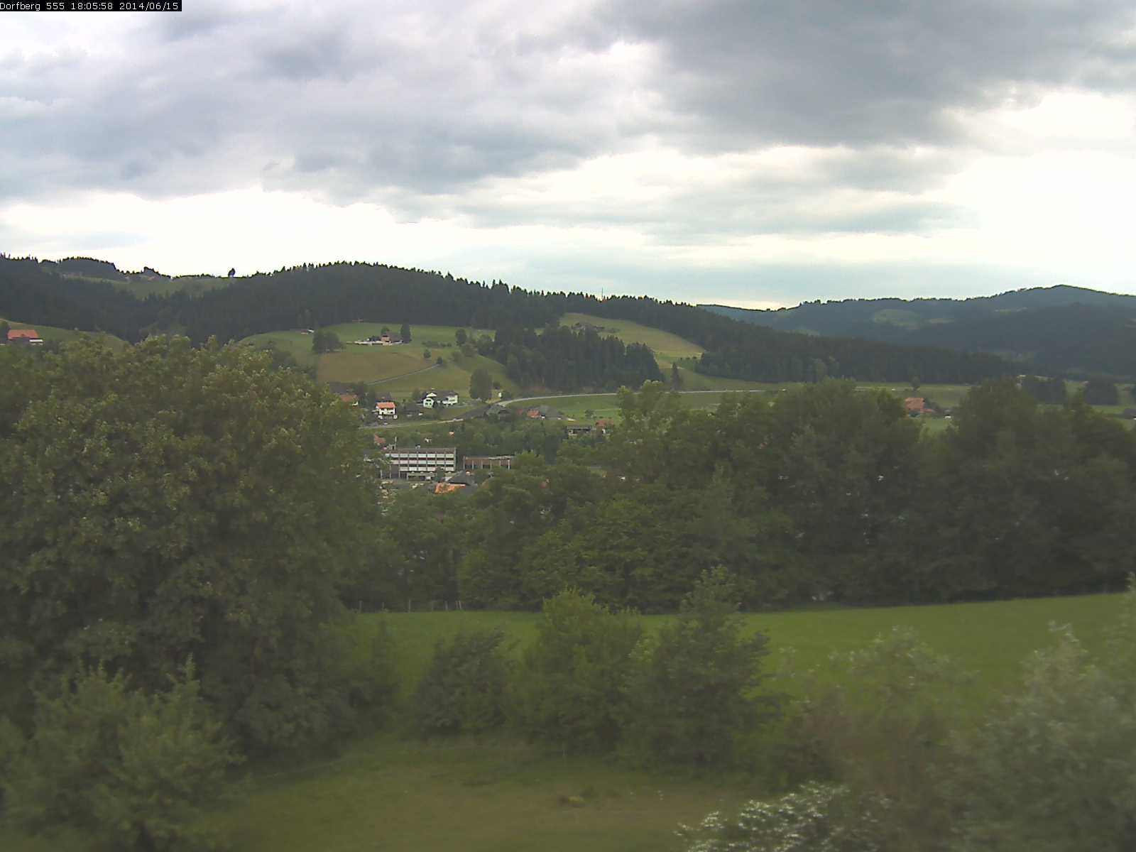 Webcam-Bild: Aussicht vom Dorfberg in Langnau 20140615-180600