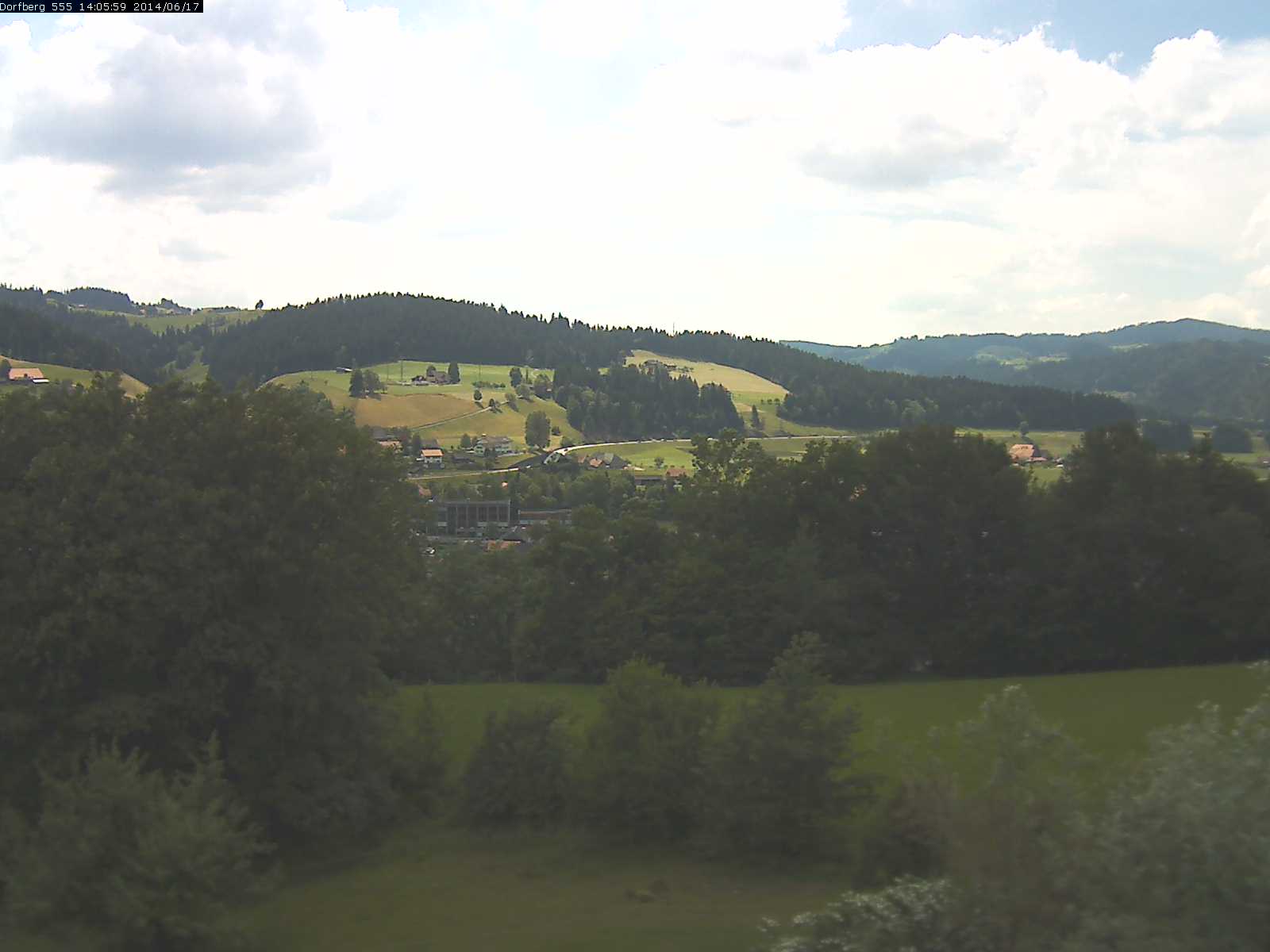 Webcam-Bild: Aussicht vom Dorfberg in Langnau 20140617-140600