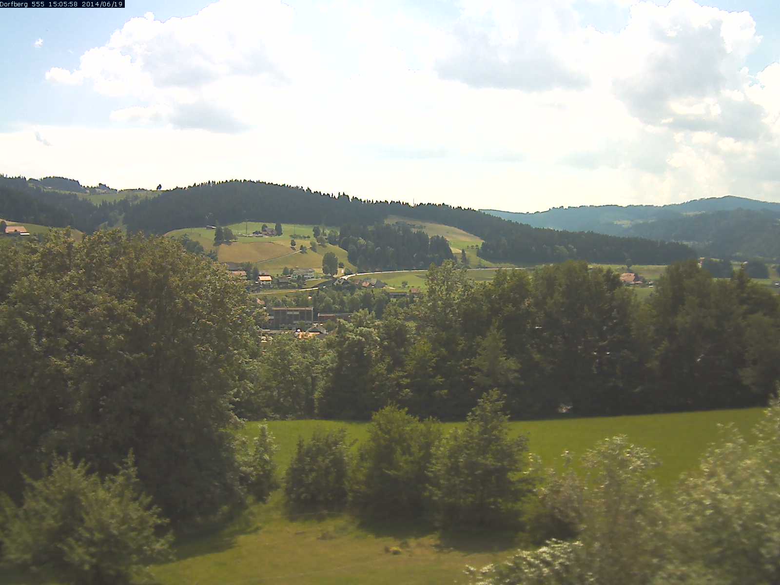 Webcam-Bild: Aussicht vom Dorfberg in Langnau 20140619-150600