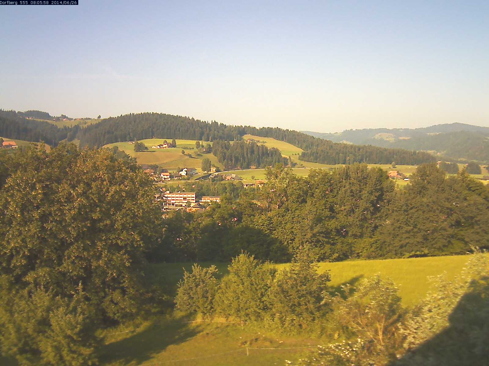 Webcam-Bild: Aussicht vom Dorfberg in Langnau 20140626-080600