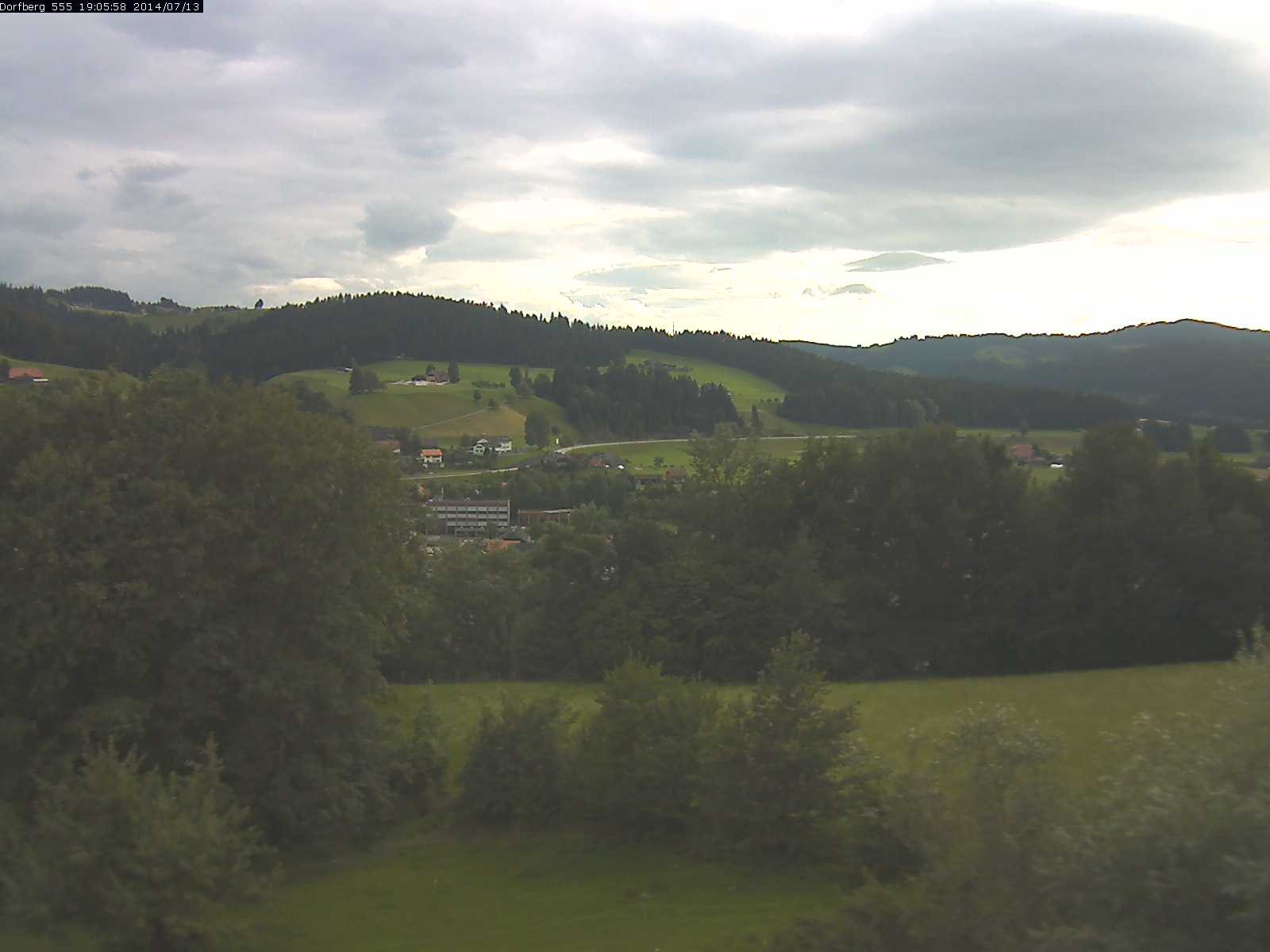 Webcam-Bild: Aussicht vom Dorfberg in Langnau 20140713-190600