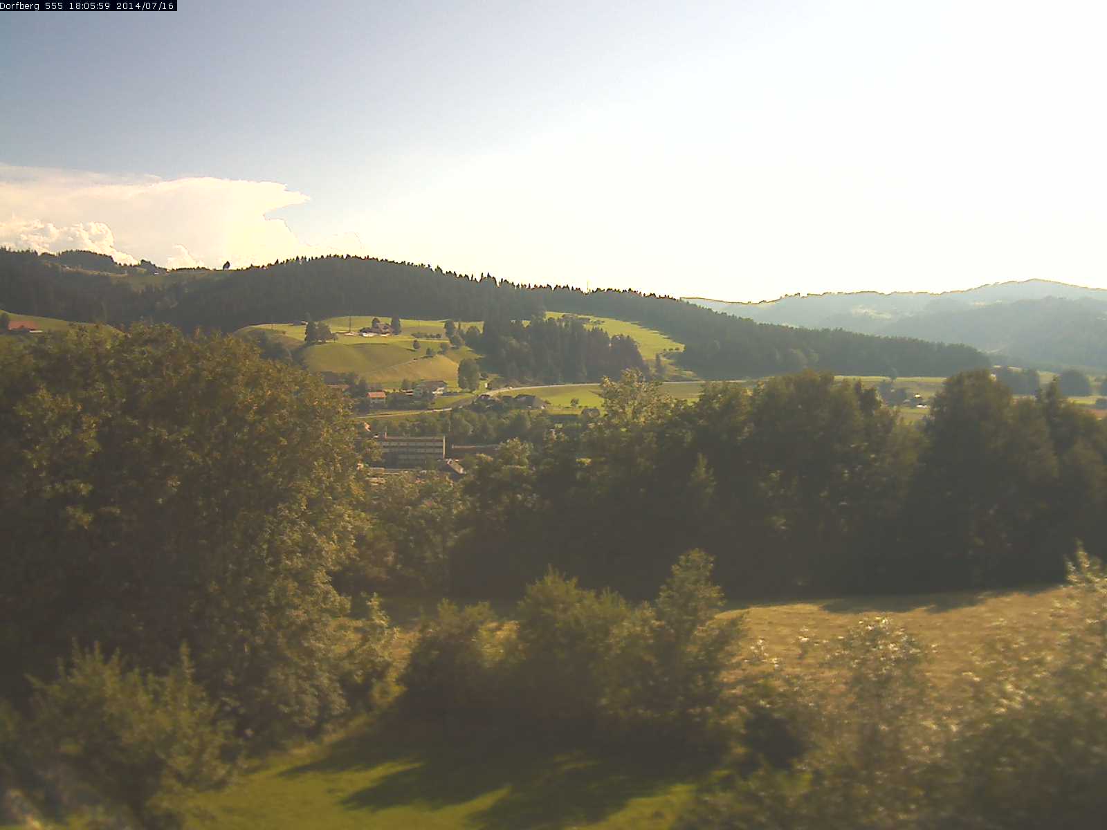 Webcam-Bild: Aussicht vom Dorfberg in Langnau 20140716-180600