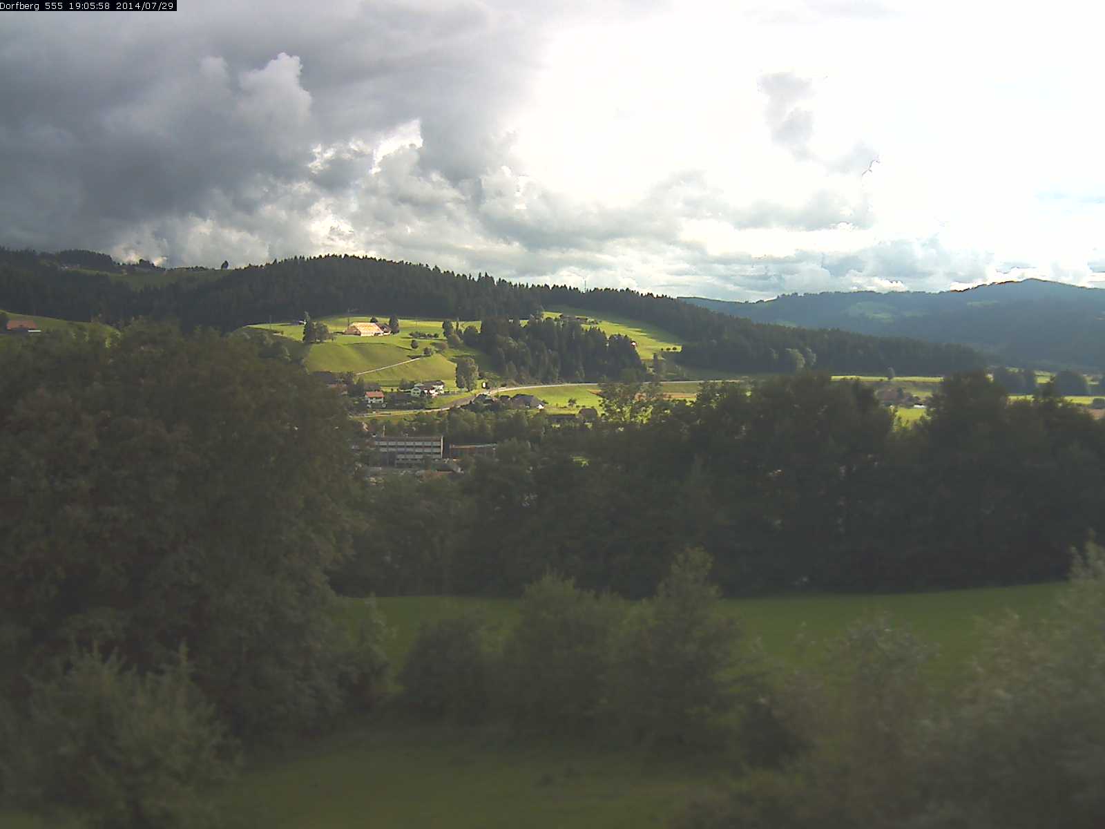 Webcam-Bild: Aussicht vom Dorfberg in Langnau 20140729-190600