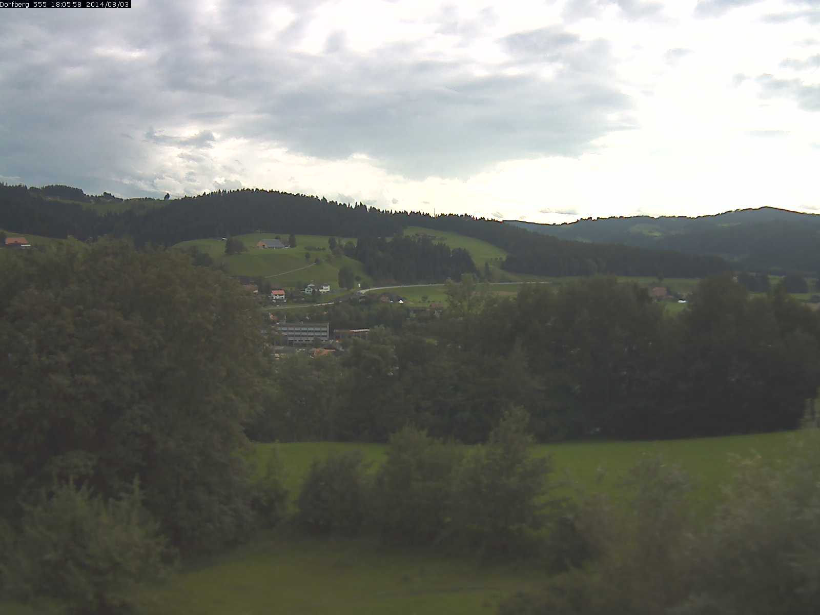 Webcam-Bild: Aussicht vom Dorfberg in Langnau 20140803-180600