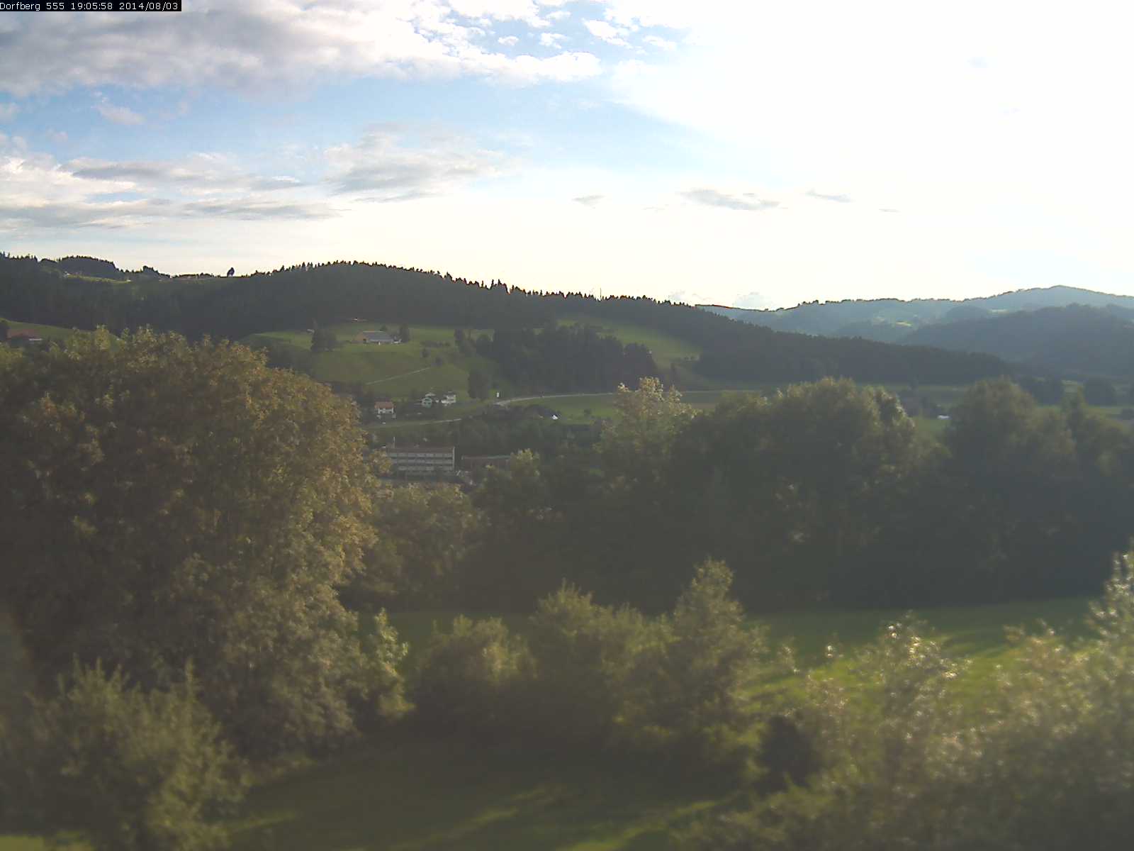 Webcam-Bild: Aussicht vom Dorfberg in Langnau 20140803-190600