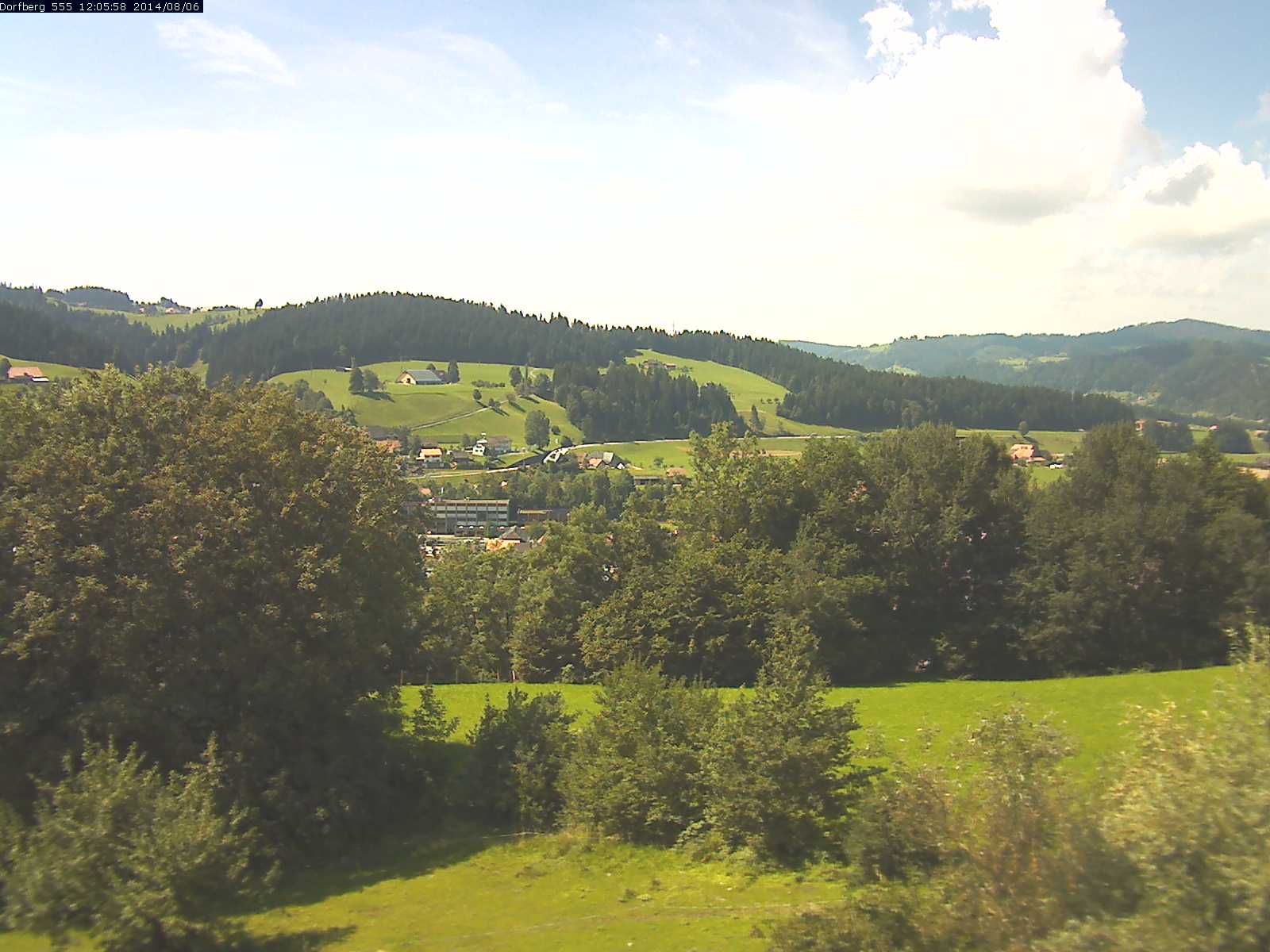 Webcam-Bild: Aussicht vom Dorfberg in Langnau 20140806-120600