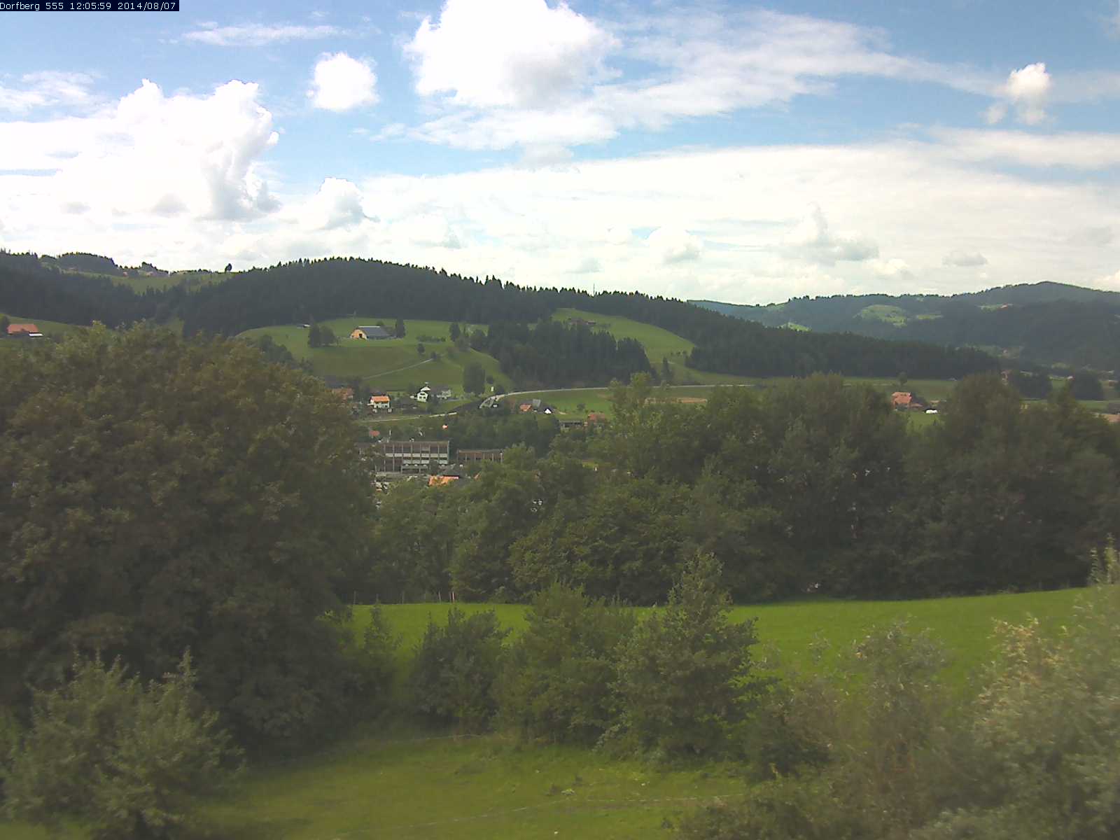 Webcam-Bild: Aussicht vom Dorfberg in Langnau 20140807-120600