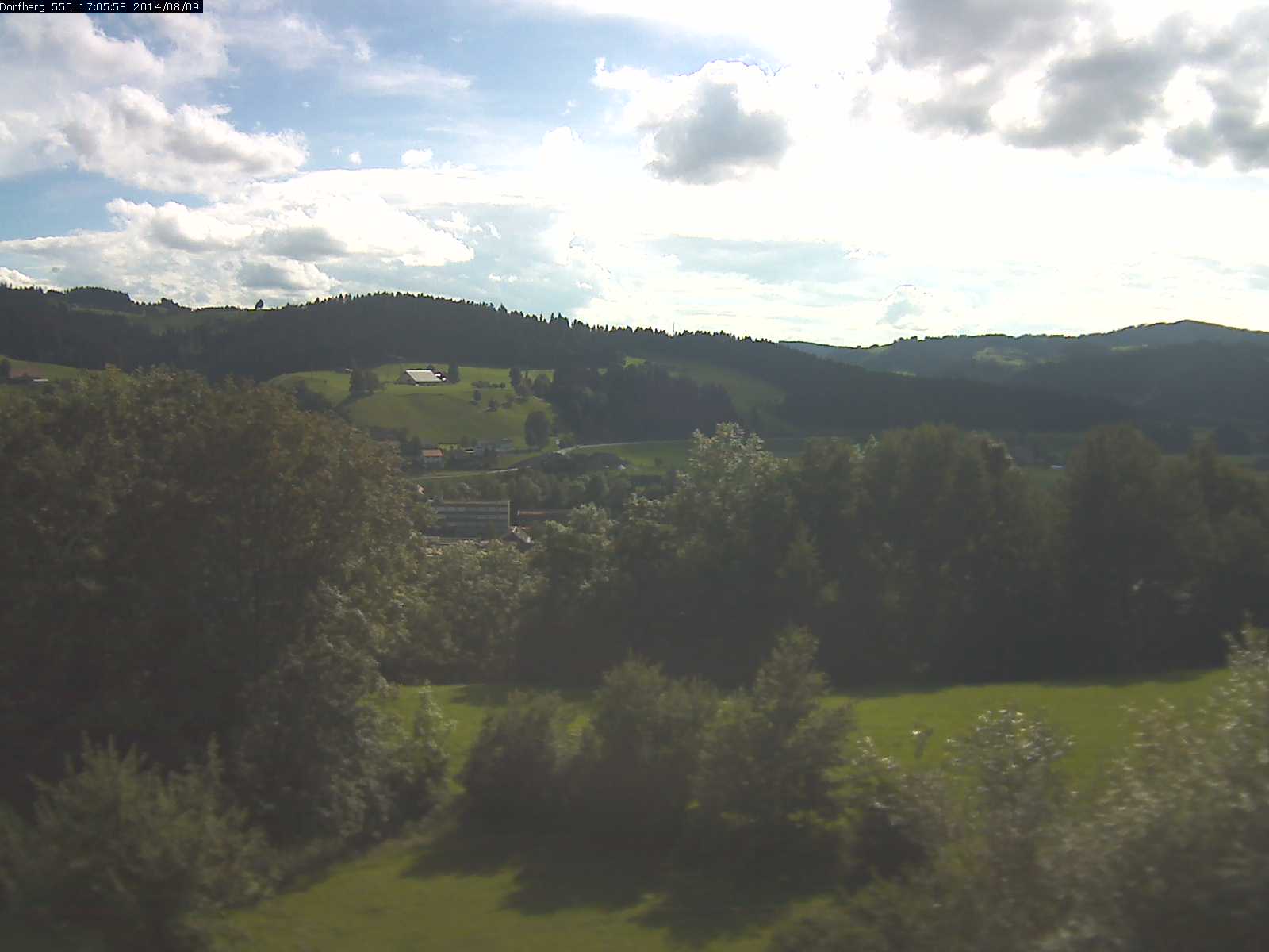 Webcam-Bild: Aussicht vom Dorfberg in Langnau 20140809-170600