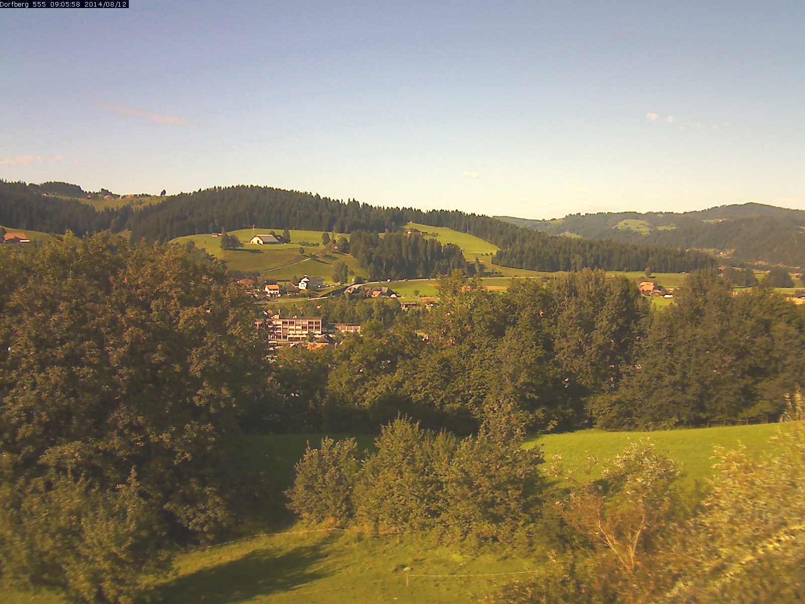 Webcam-Bild: Aussicht vom Dorfberg in Langnau 20140812-090600