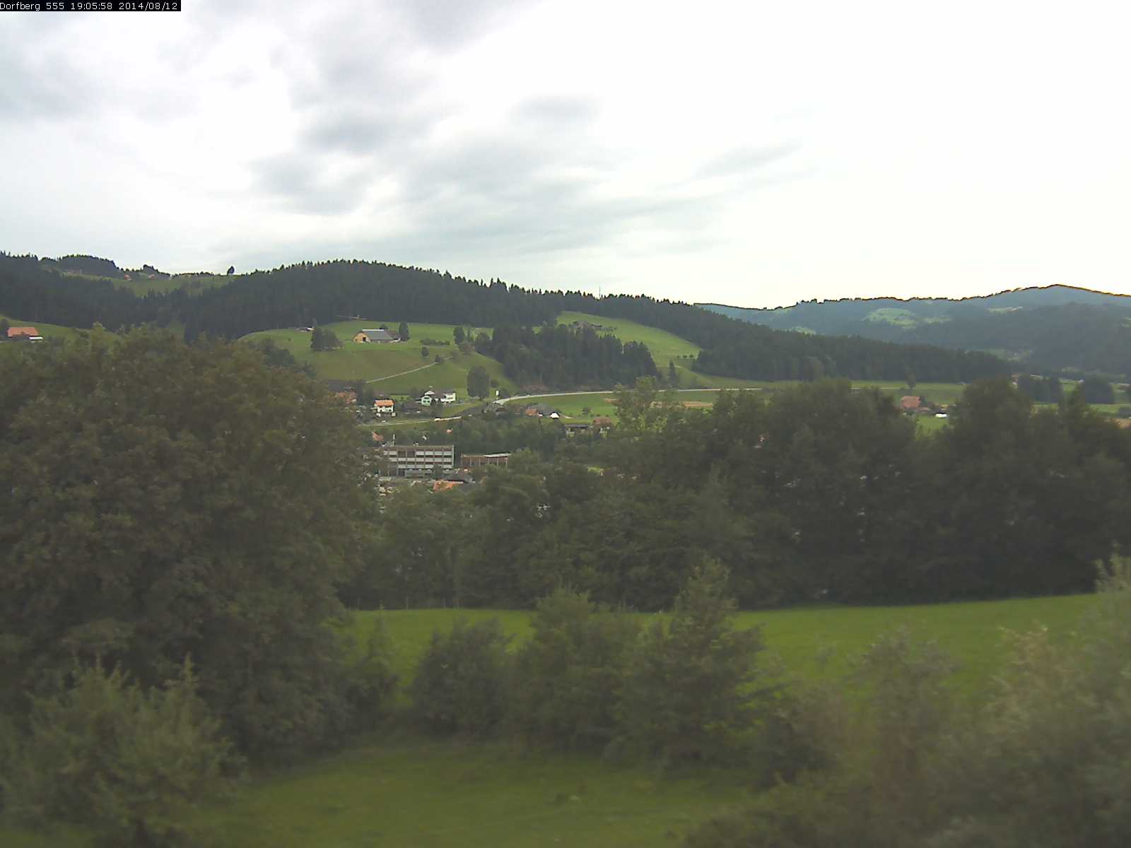 Webcam-Bild: Aussicht vom Dorfberg in Langnau 20140812-190600