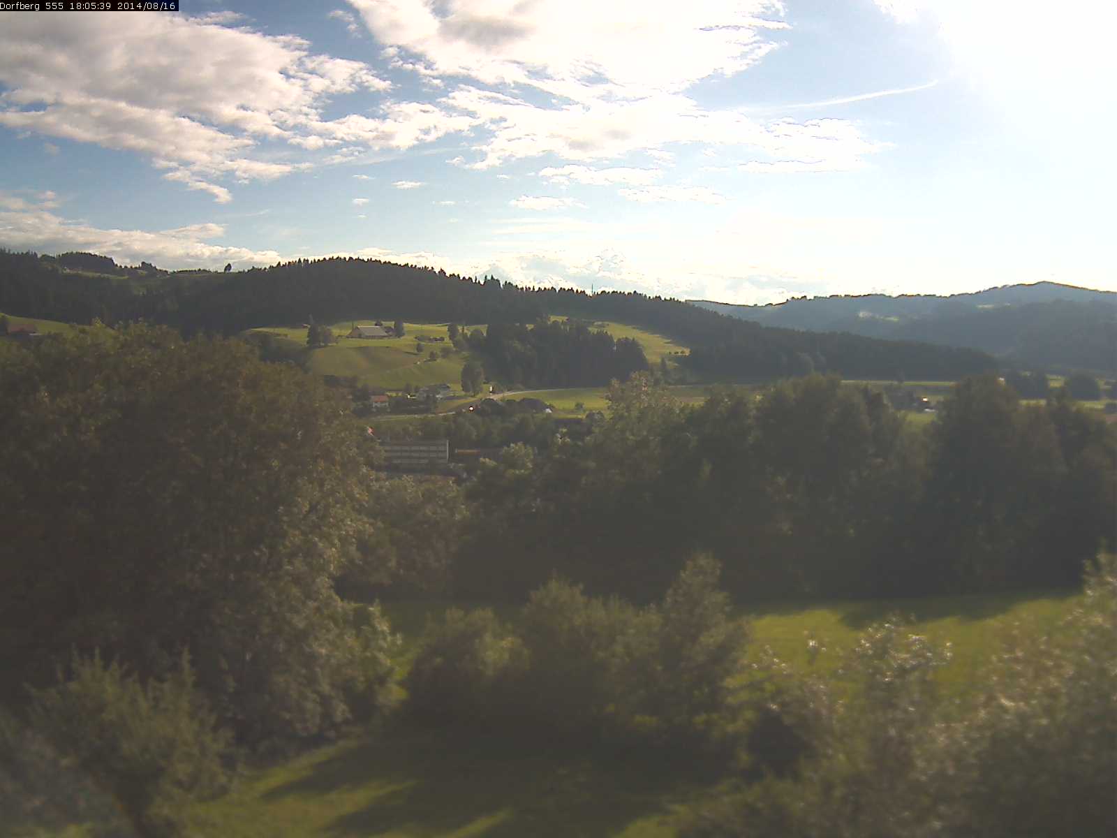 Webcam-Bild: Aussicht vom Dorfberg in Langnau 20140816-180600