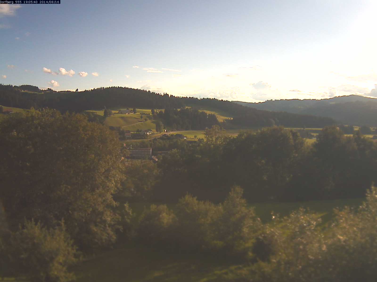 Webcam-Bild: Aussicht vom Dorfberg in Langnau 20140816-190600