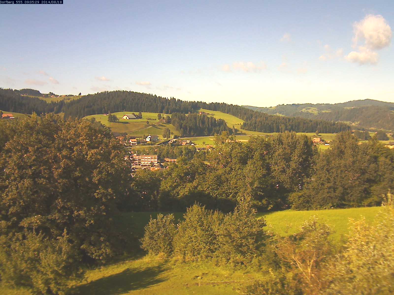 Webcam-Bild: Aussicht vom Dorfberg in Langnau 20140818-090600