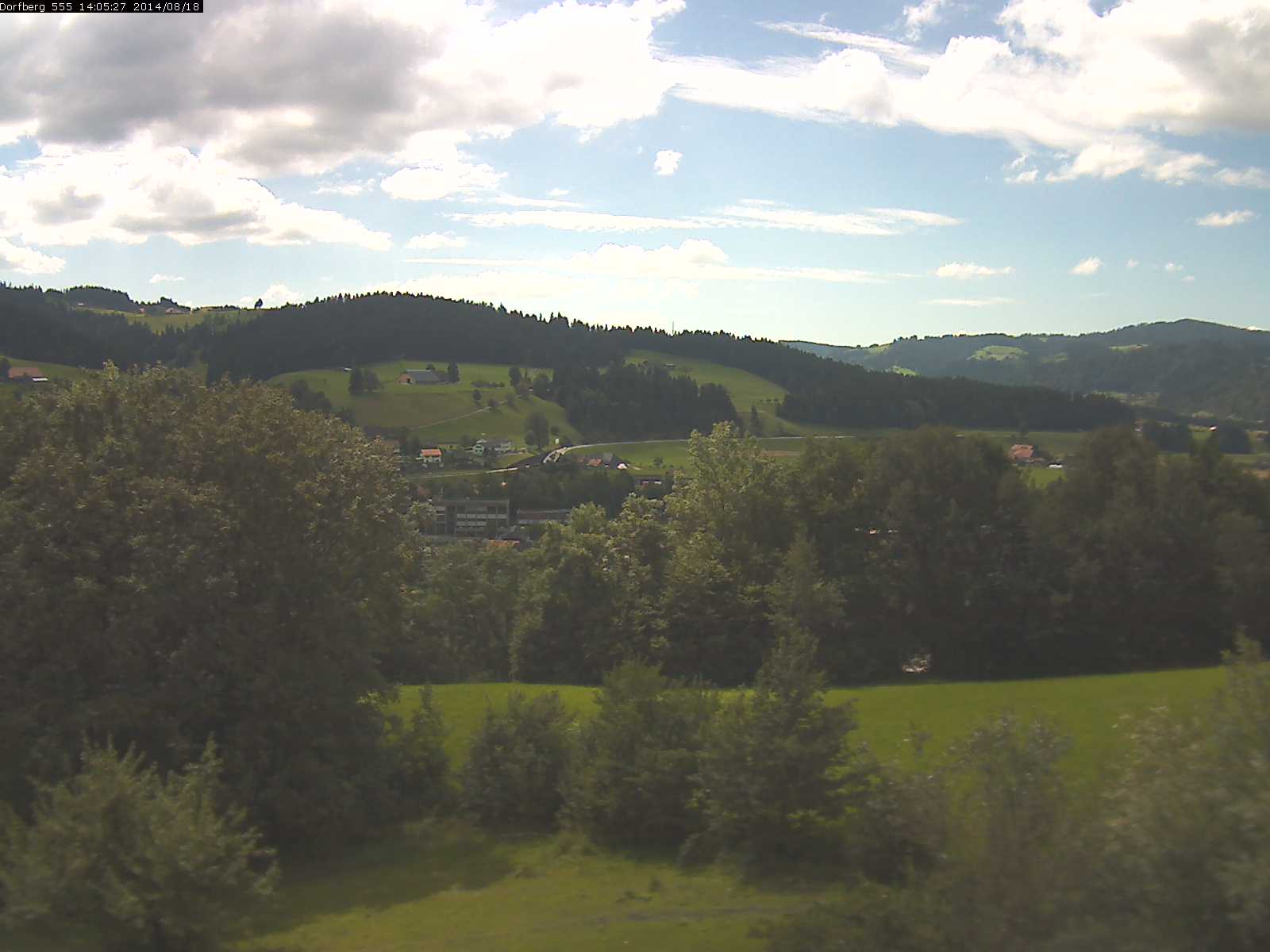 Webcam-Bild: Aussicht vom Dorfberg in Langnau 20140818-140600