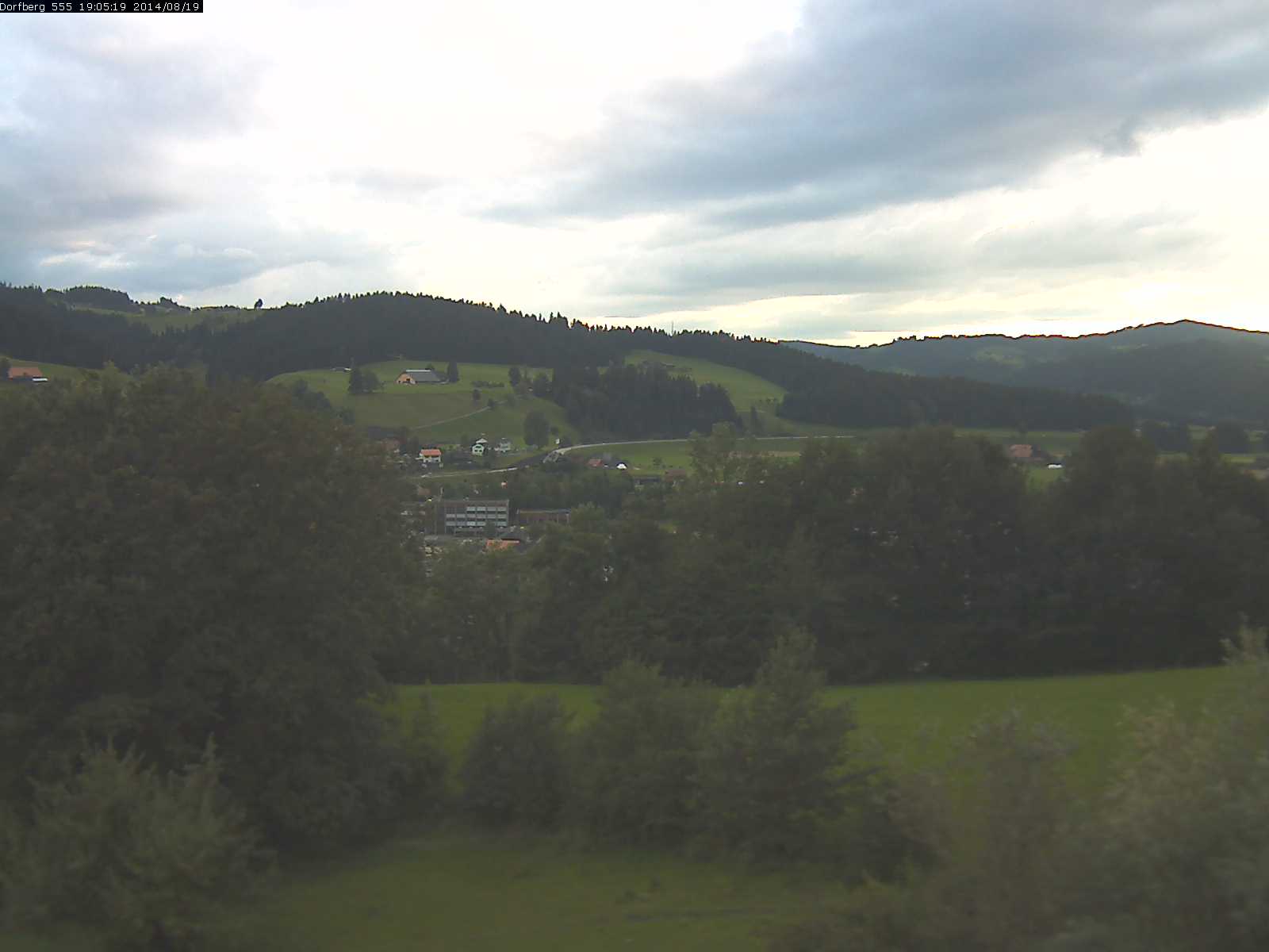 Webcam-Bild: Aussicht vom Dorfberg in Langnau 20140819-190600