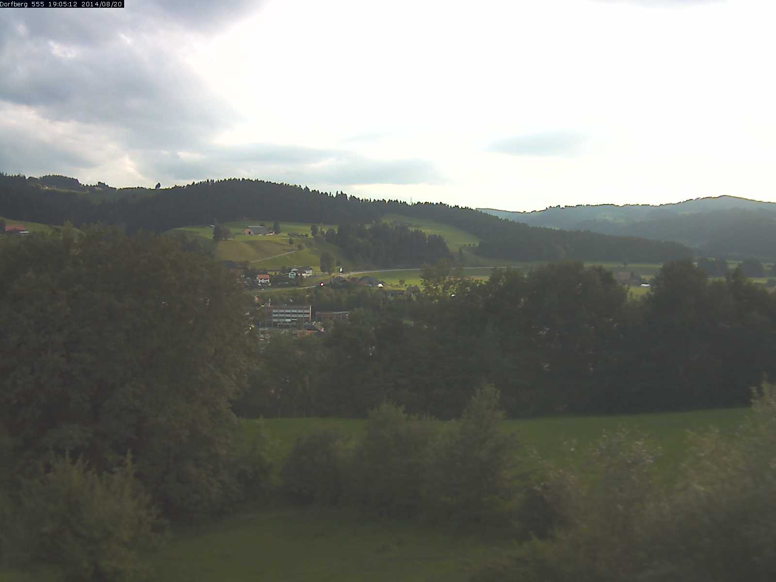Webcam-Bild: Aussicht vom Dorfberg in Langnau 20140820-190600