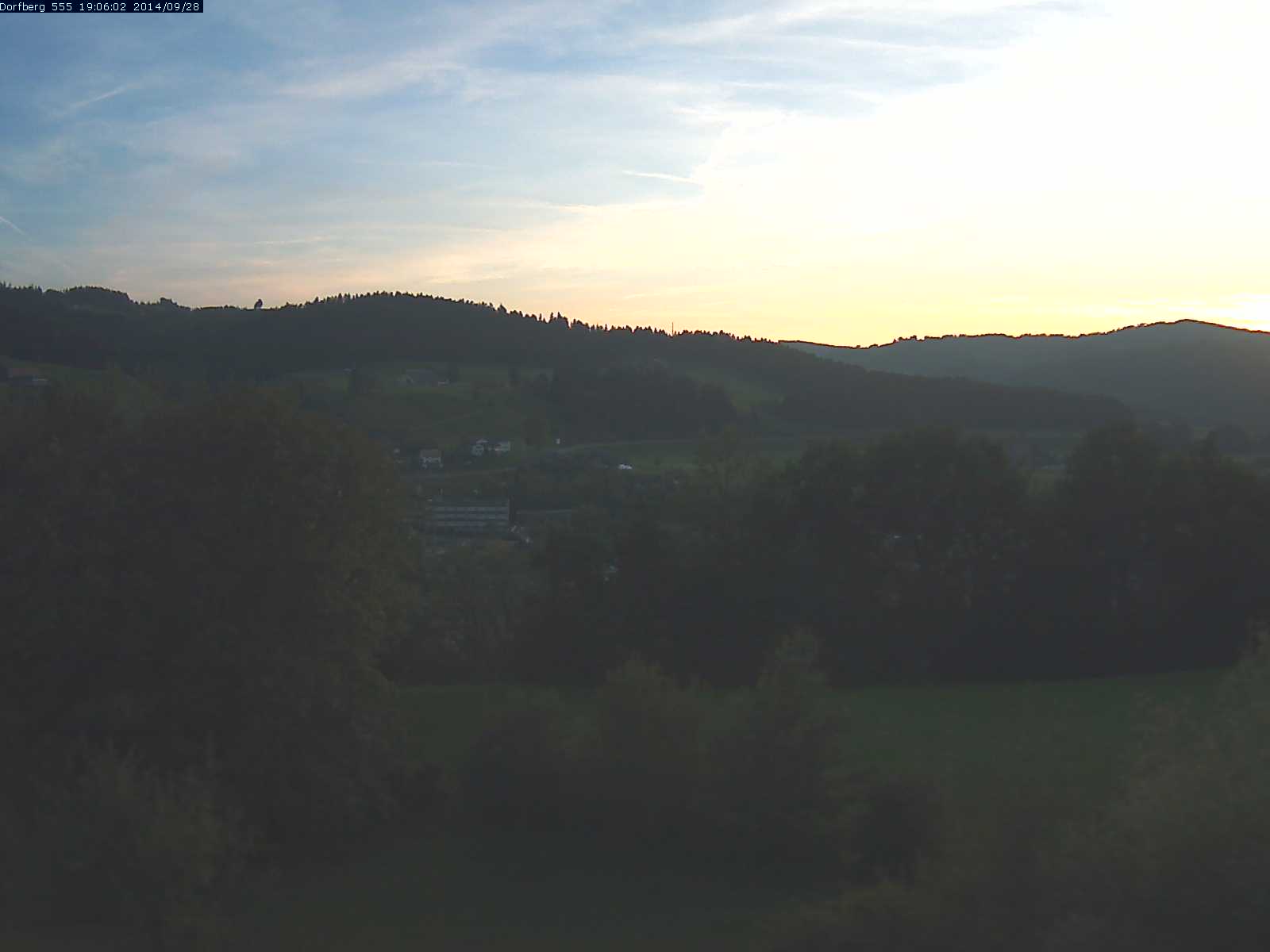 Webcam-Bild: Aussicht vom Dorfberg in Langnau 20140928-190601