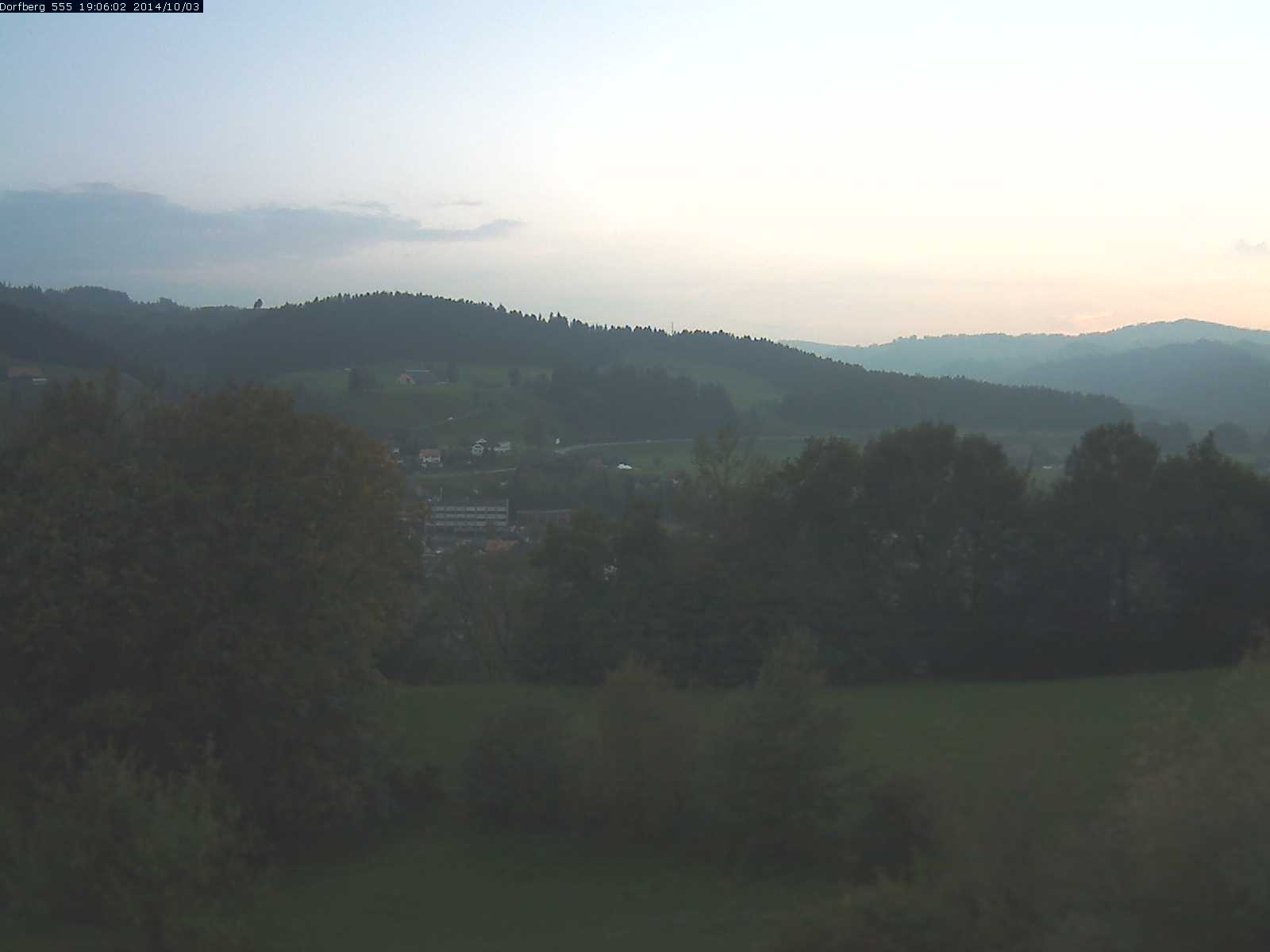 Webcam-Bild: Aussicht vom Dorfberg in Langnau 20141003-190601