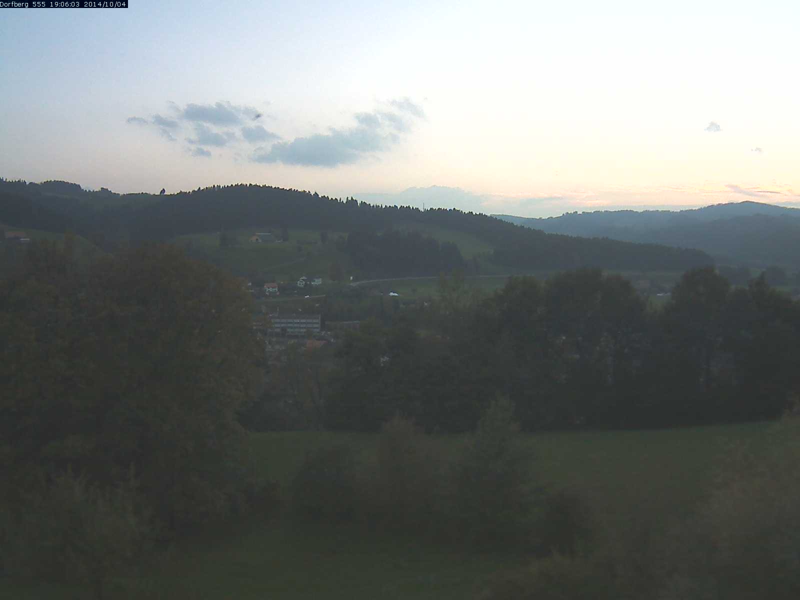 Webcam-Bild: Aussicht vom Dorfberg in Langnau 20141004-190601
